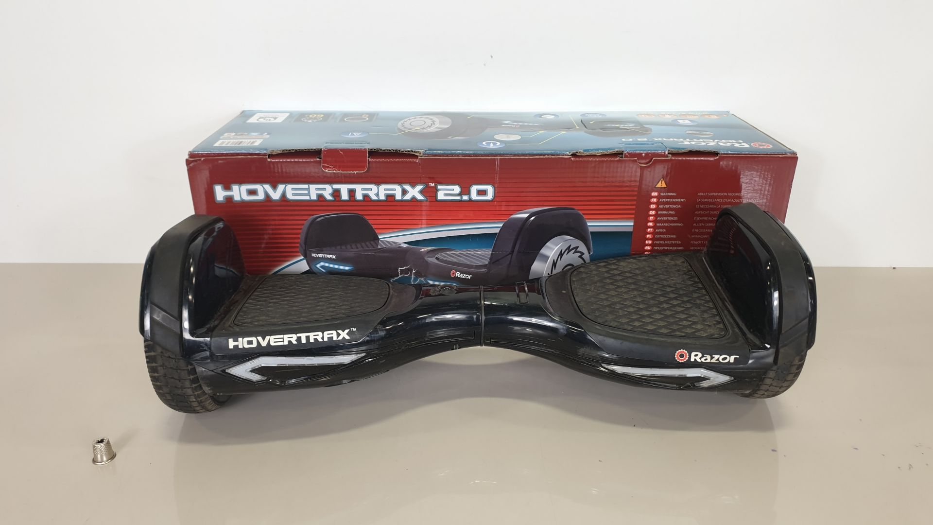 BRAND NEW BOXED RAZOR HOVERTRAX 2.0 ONYX BLACK 9KMH (PLEASE NOTE BATTERIES HAVE EXPIRED AS OF