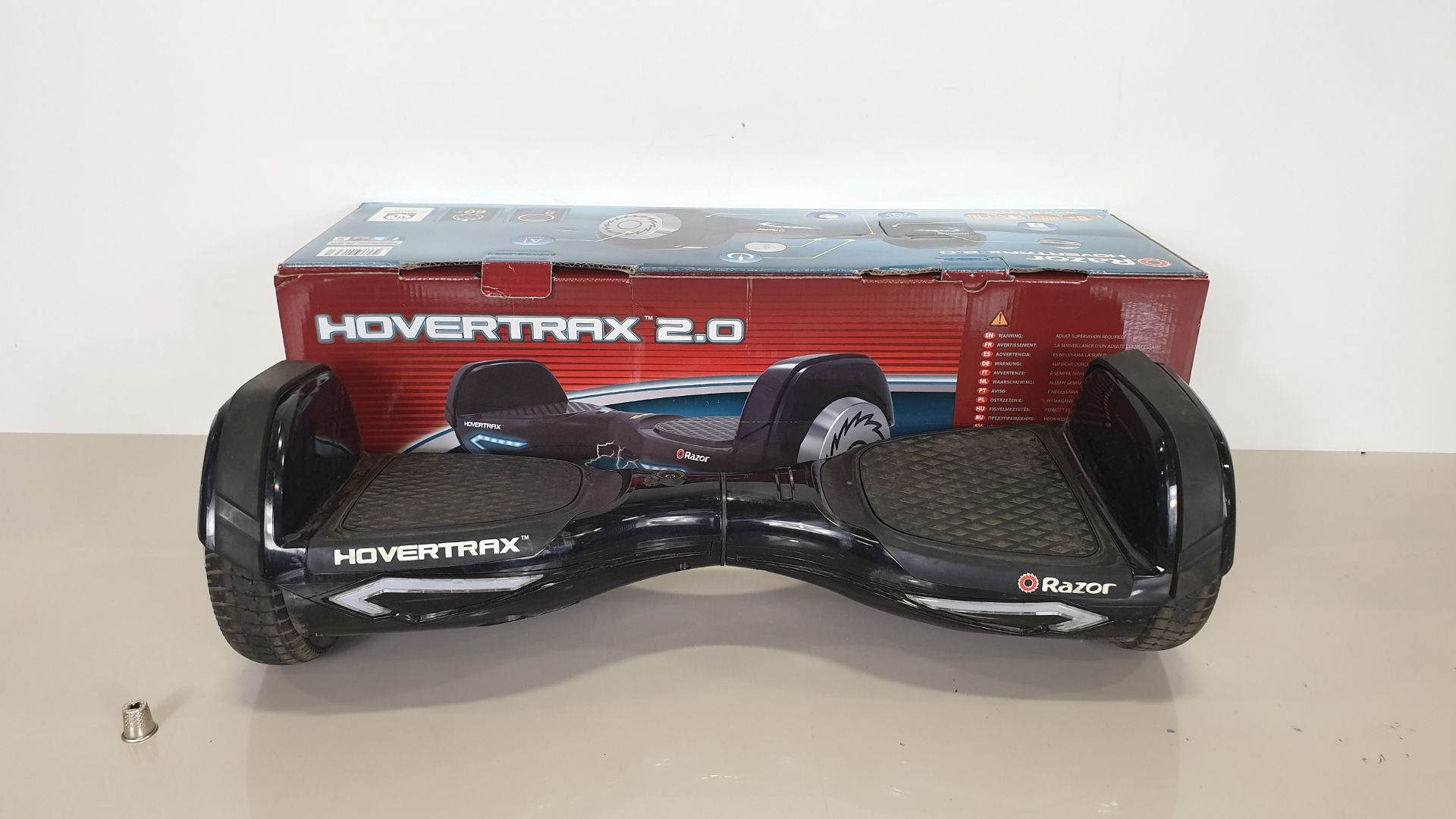 BRAND NEW BOXED RAZOR HOVERTRAX 2.0 ONYX BLACK 9KMH (PLEASE NOTE BATTERIES HAVE EXPIRED AS OF