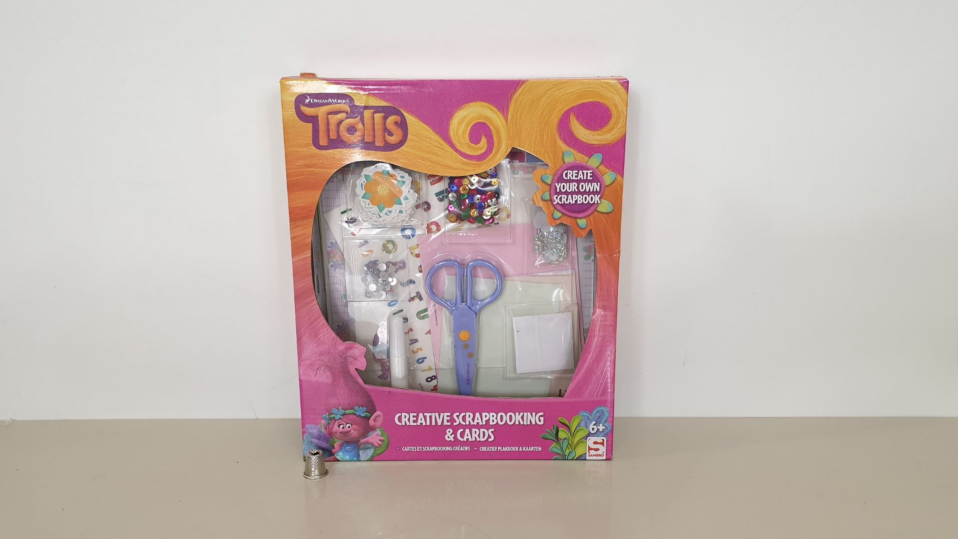 30 X BRAND NEW DREAMWORKS TROLLS CREATE YOUR OWN SCRAPBOOK, INCLUDES SCRAPBOOK, CARDS AND ENVELOPES,