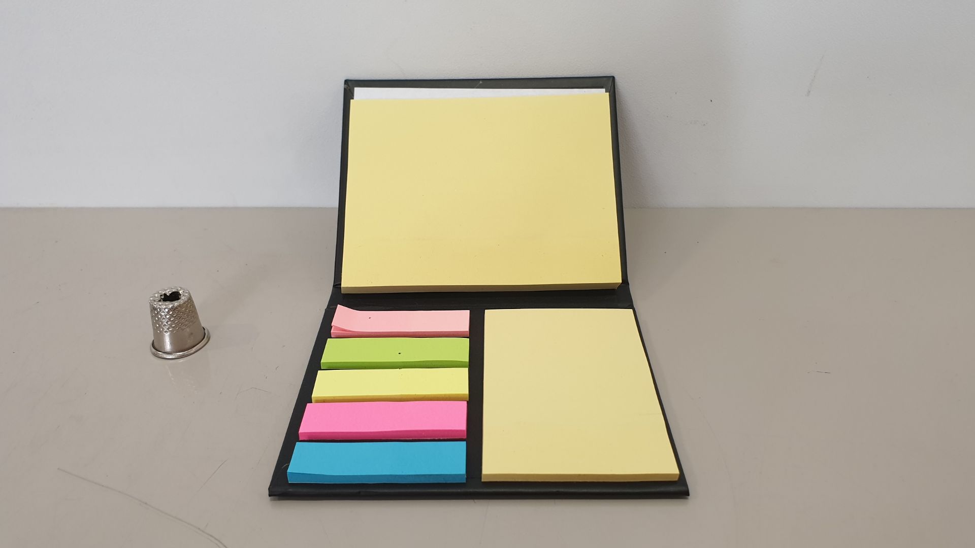 104 X BRAND NEW DESK BUDDY POST IT HOLDERS - WITH 2 YELLOW POST IT STYLE PADS AND 5 COLOURED PAGE