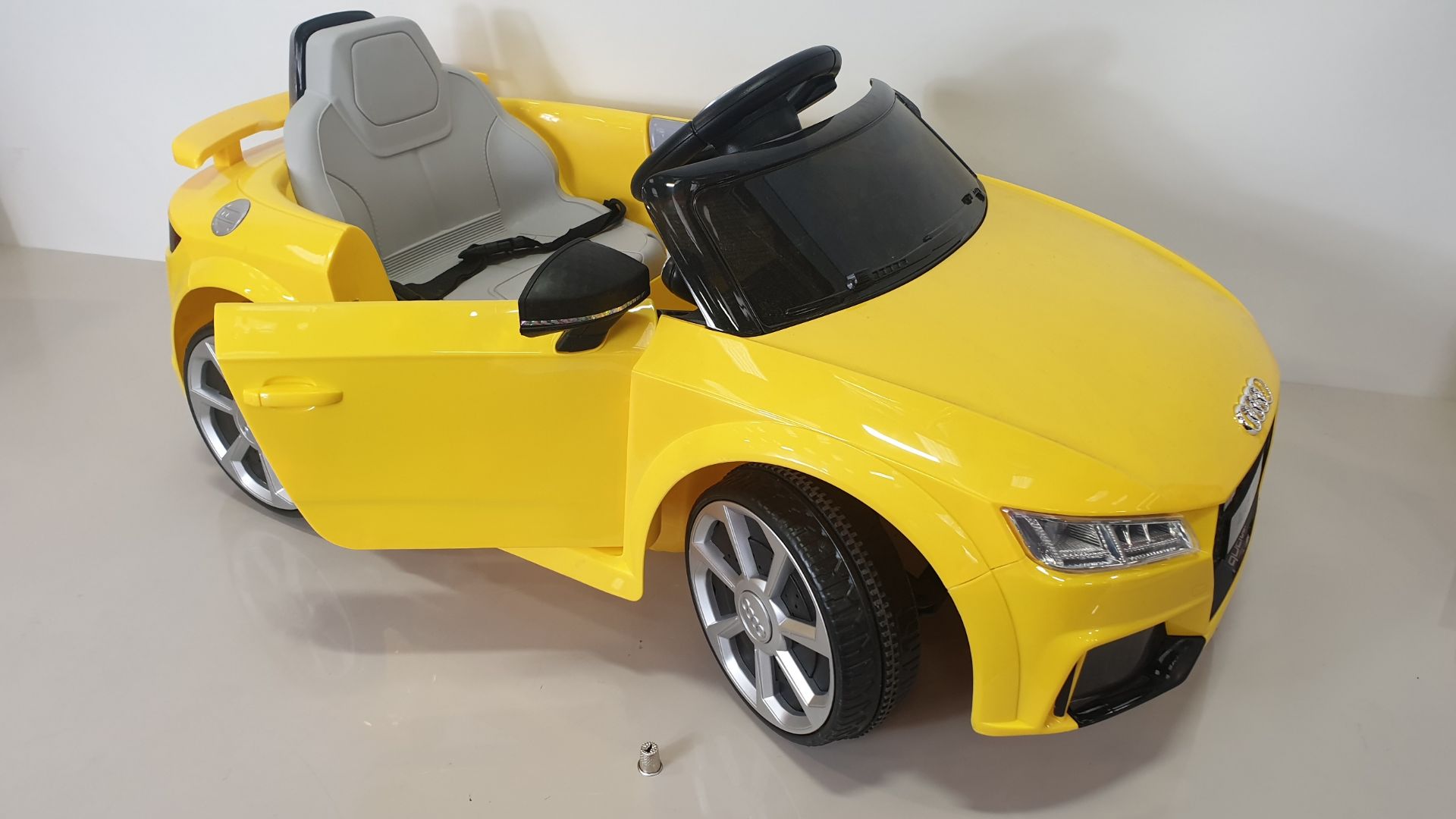 BRAND NEW BOXED RIDE-ON AUDI TT RS ROADSTER IN YELLOW (BATTERY POWERED 6V W/RC) FORWARD AND