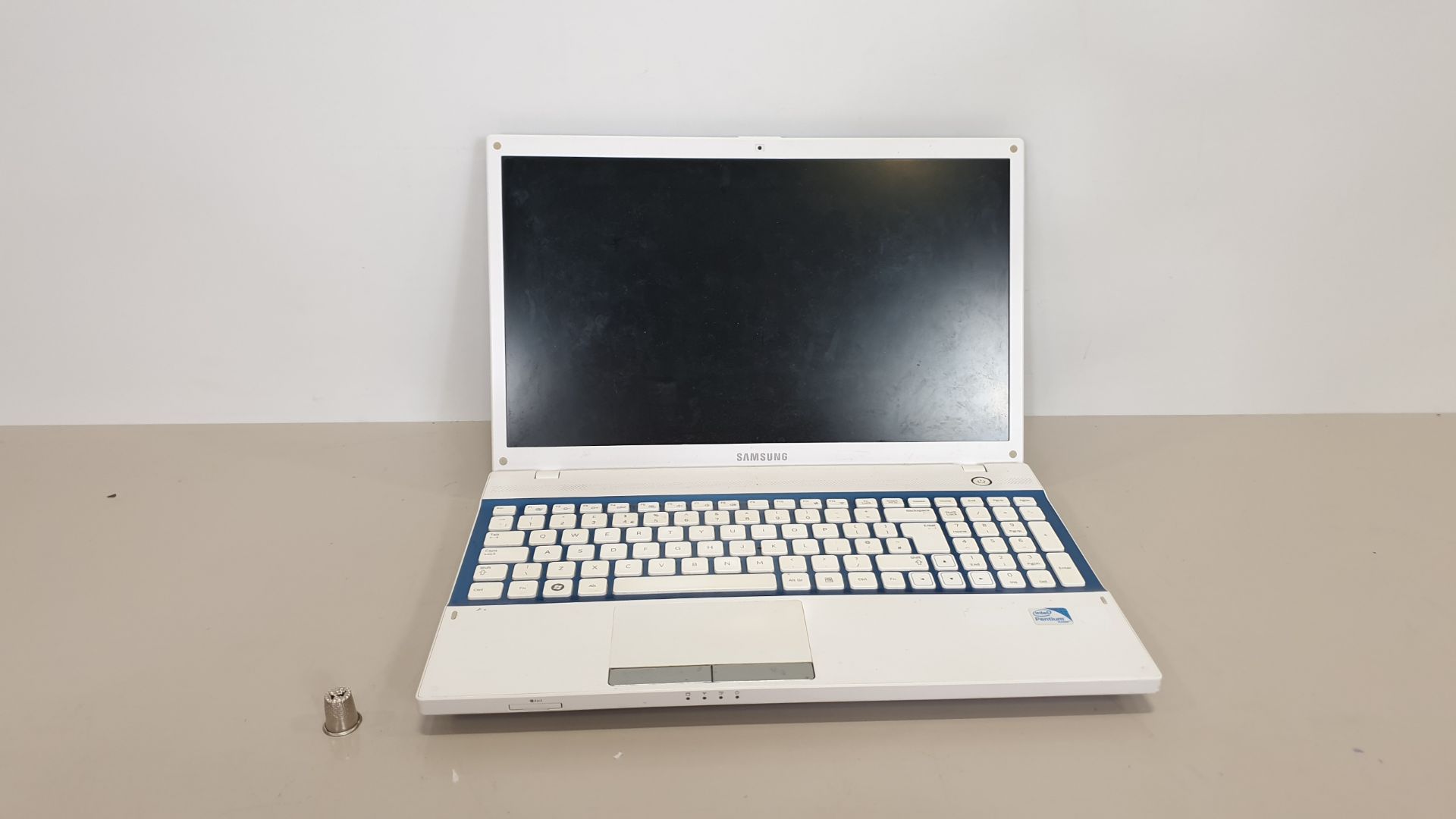 SAMSUNG 300V LAPTOP WINDOWS 7 - 500GB HARD DRIVE COMES WITH CHARGER