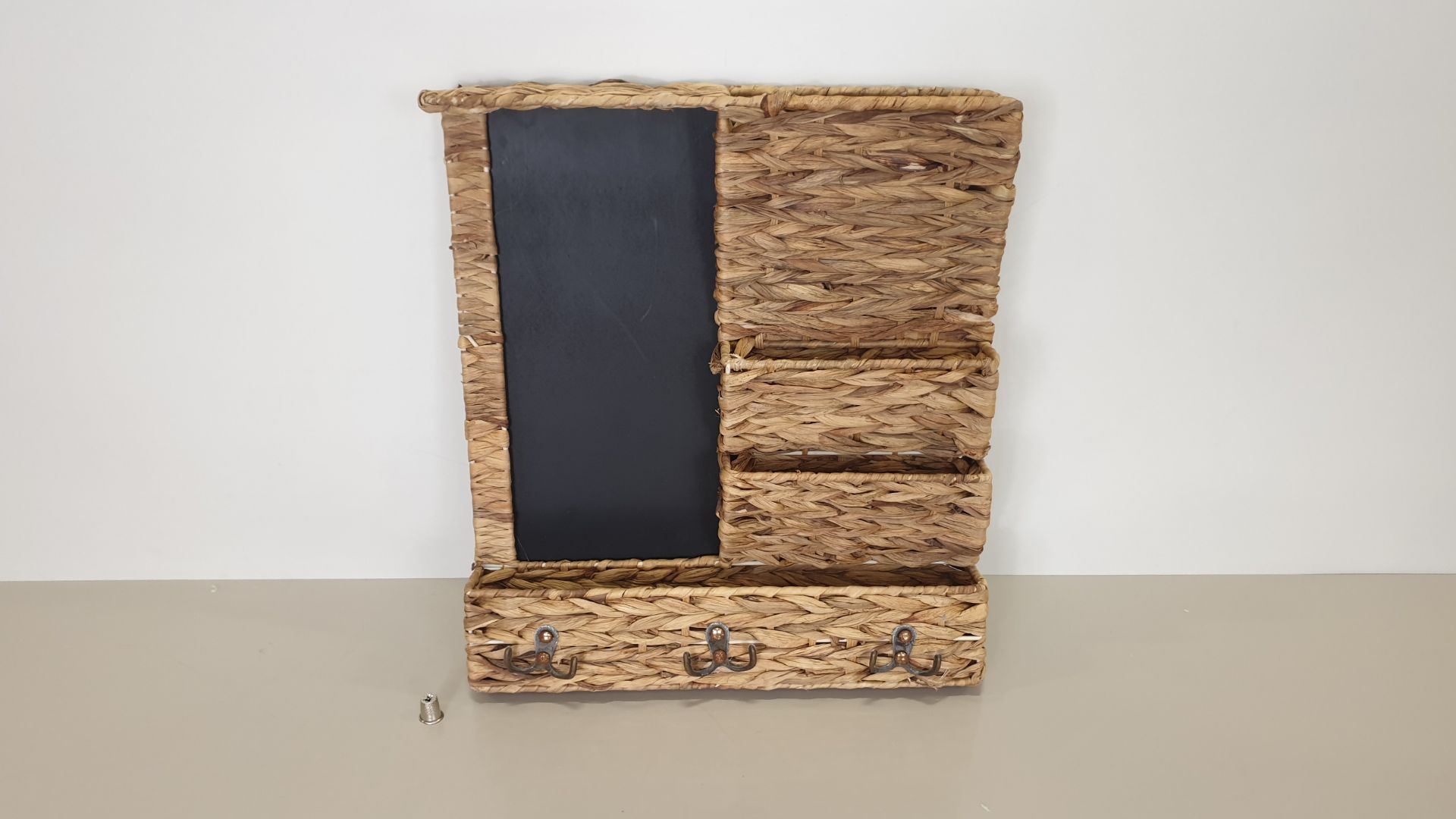35 X BRAND NEW WICKER ORGANIZERS WITH CHALK BOARD IN 35 BOXES