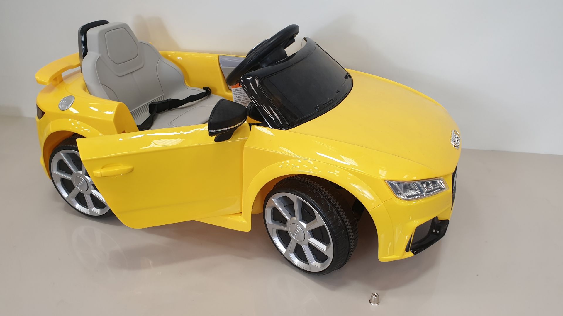 BRAND NEW BOXED RIDE-ON AUDI TT RS ROADSTER IN YELLOW (BATTERY POWERED 6V W/RC) FORWARD AND