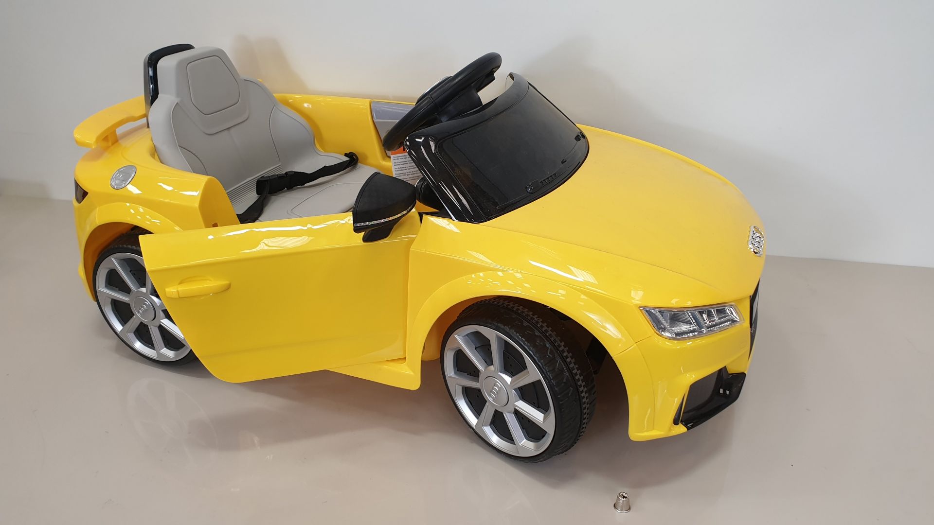 BRAND NEW BOXED RIDE-ON AUDI TT RS ROADSTER IN YELLOW (BATTERY POWERED 6V W/RC) FORWARD AND