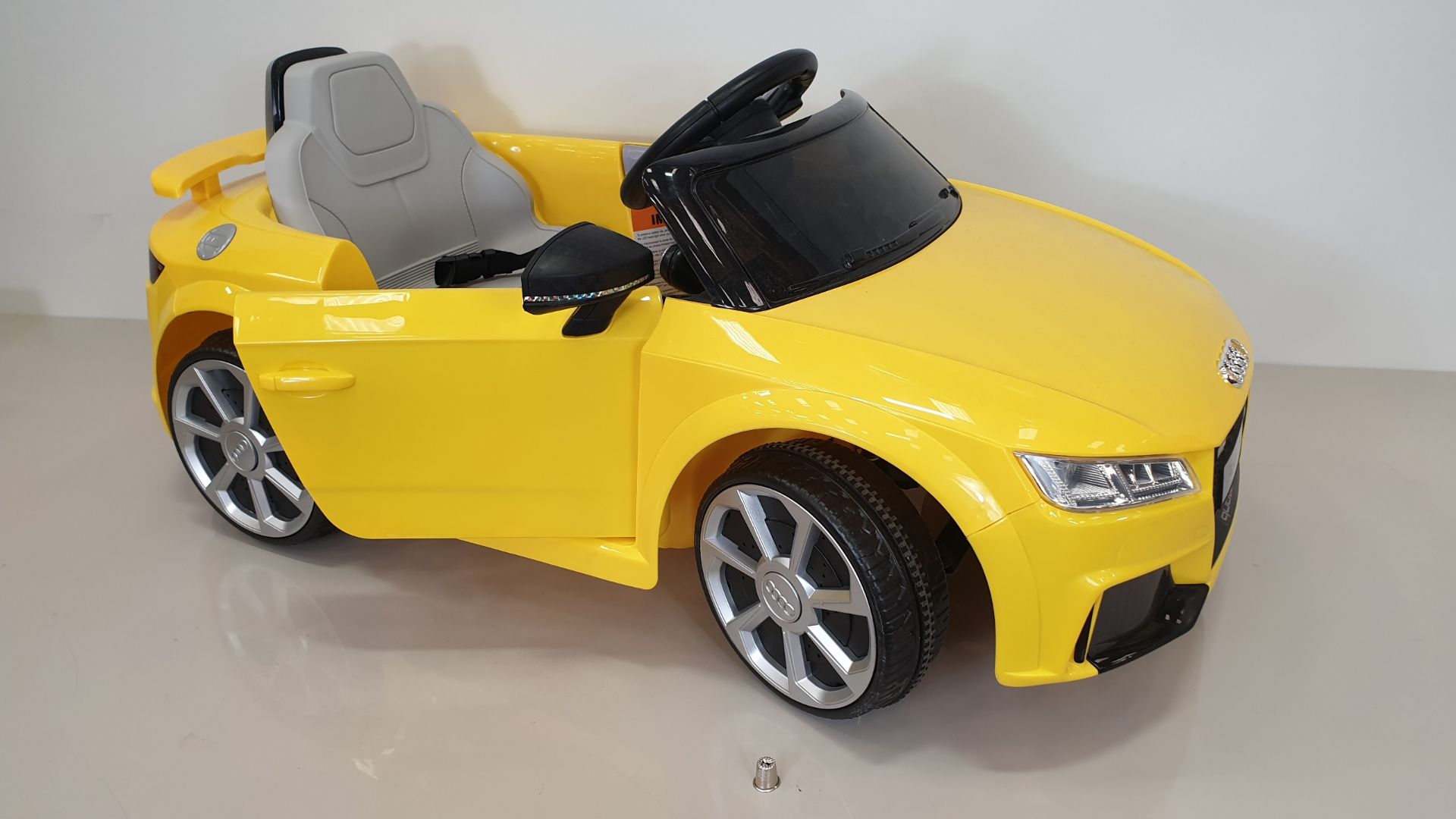 BRAND NEW BOXED RIDE-ON AUDI TT RS ROADSTER IN YELLOW (BATTERY POWERED 6V W/RC) FORWARD AND