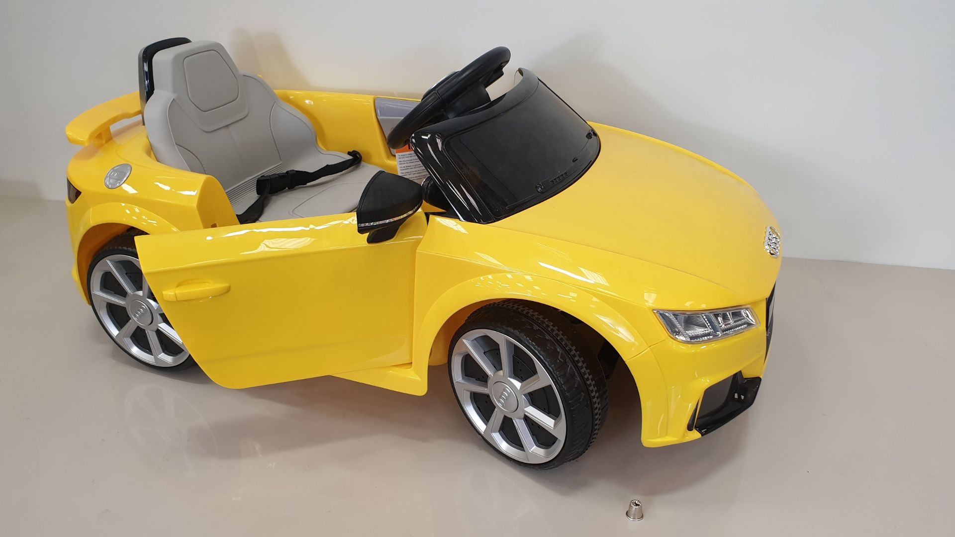 BRAND NEW BOXED RIDE-ON AUDI TT RS ROADSTER IN YELLOW (BATTERY POWERED 6V W/RC) FORWARD AND