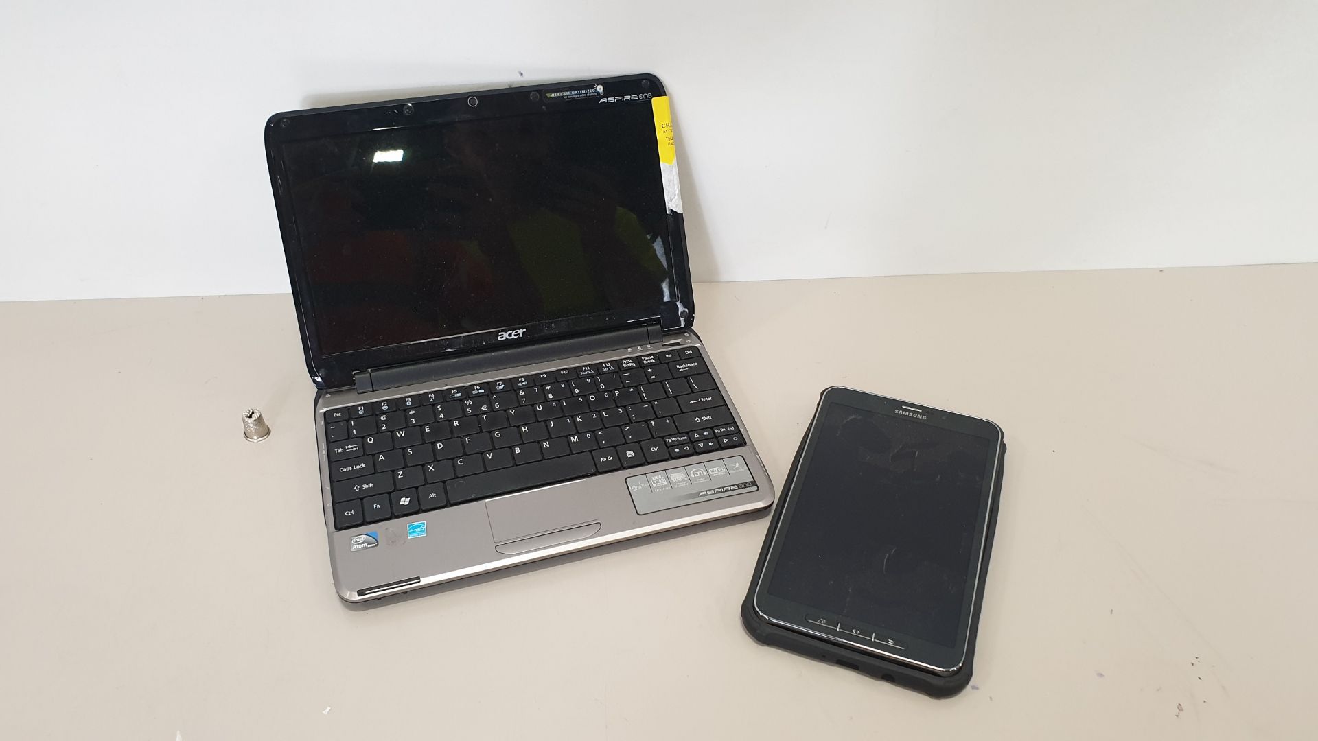 ACER ASPIRE ONE + SAMSUNG TABLET