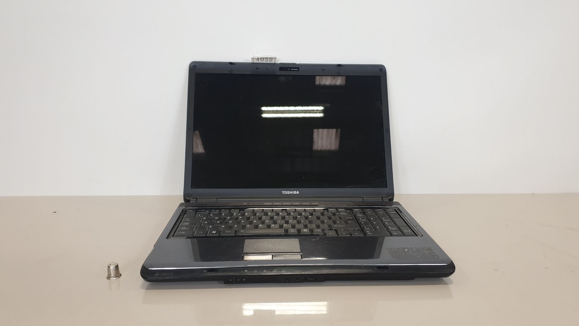 TOSHIBA L350 - 235 LAPTOP WINDOWS 10 - 17" SCREEN COMES WITH CHARGER