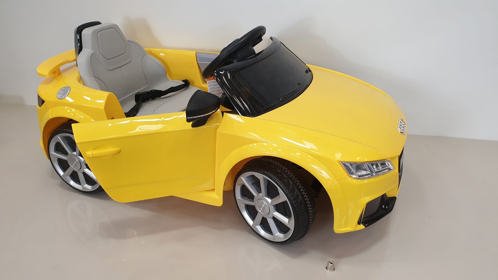 BRAND NEW BOXED RIDE-ON AUDI TT RS ROADSTER IN YELLOW (BATTERY POWERED 6V W/RC) FORWARD AND