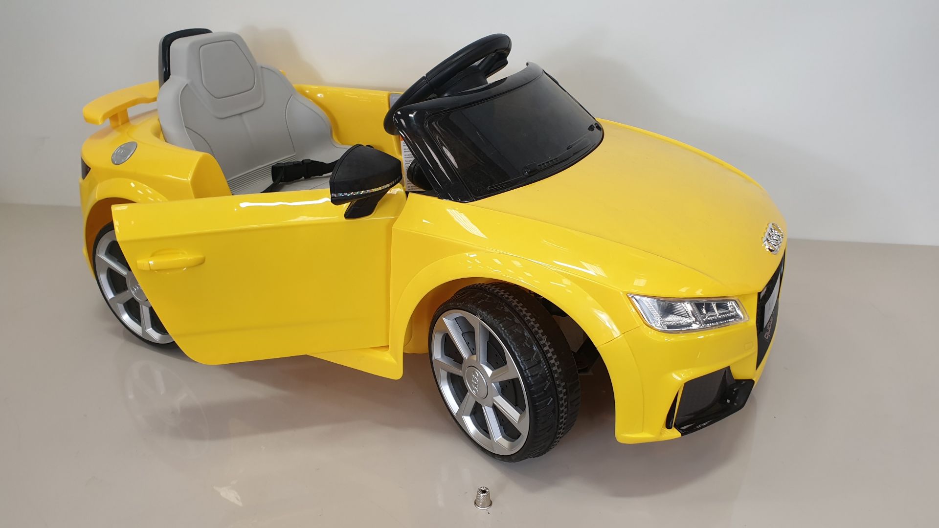 BRAND NEW BOXED RIDE-ON AUDI TT RS ROADSTER IN YELLOW (BATTERY POWERED 6V W/RC) FORWARD AND