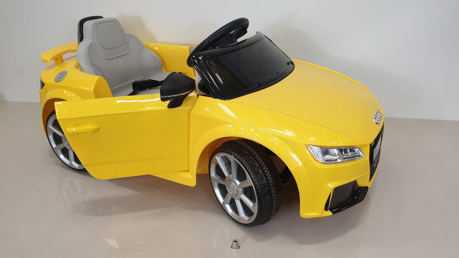 BRAND NEW BOXED RIDE-ON AUDI TT RS ROADSTER IN YELLOW (BATTERY POWERED 6V W/RC) FORWARD AND