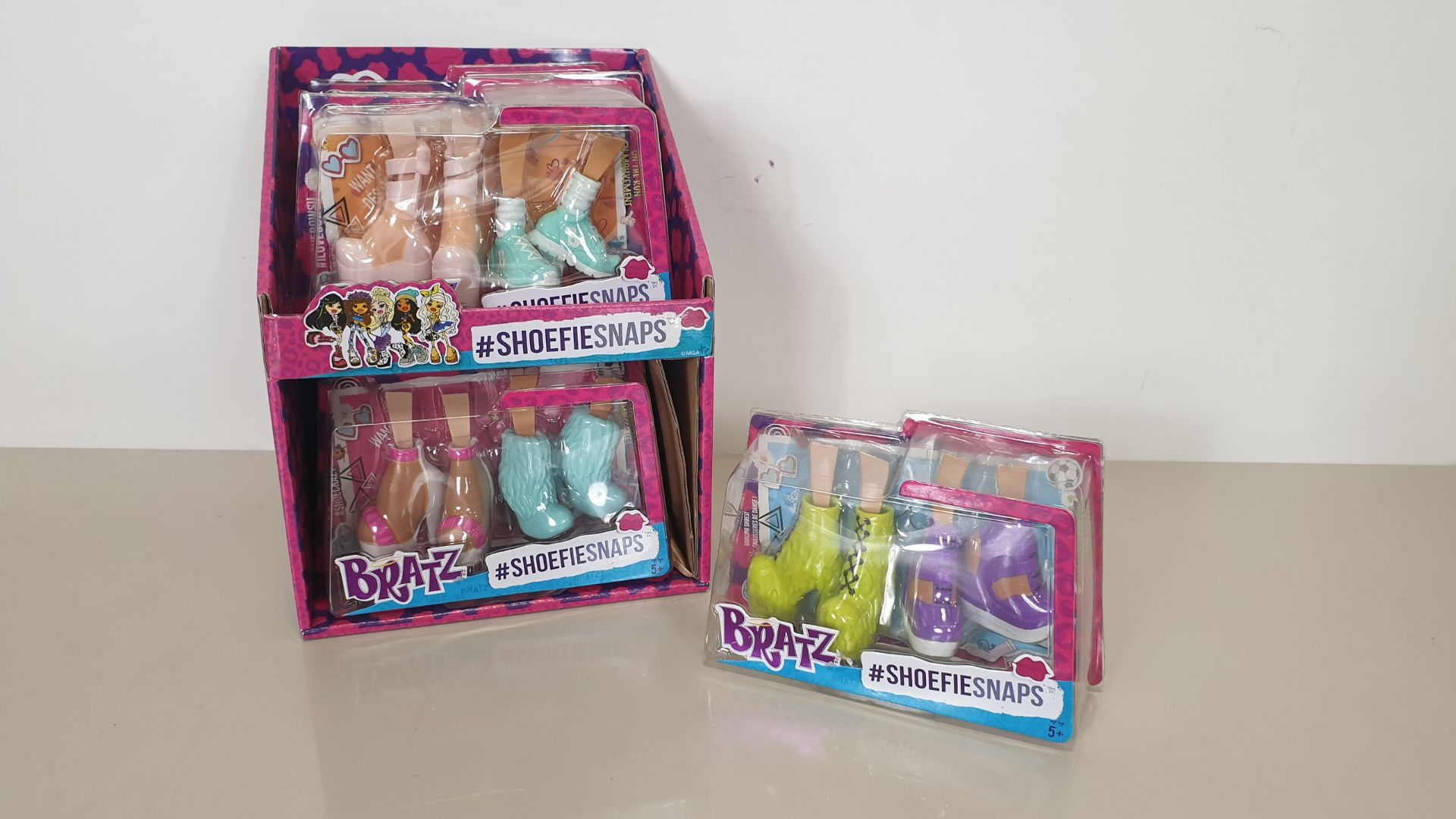 78 X BRAND NEW FASHION DOLLS BRATZ #SHOEFIESNAPS PACK ASST (12 SMALL DISPLAY BOXES)- IN 12 BOXES