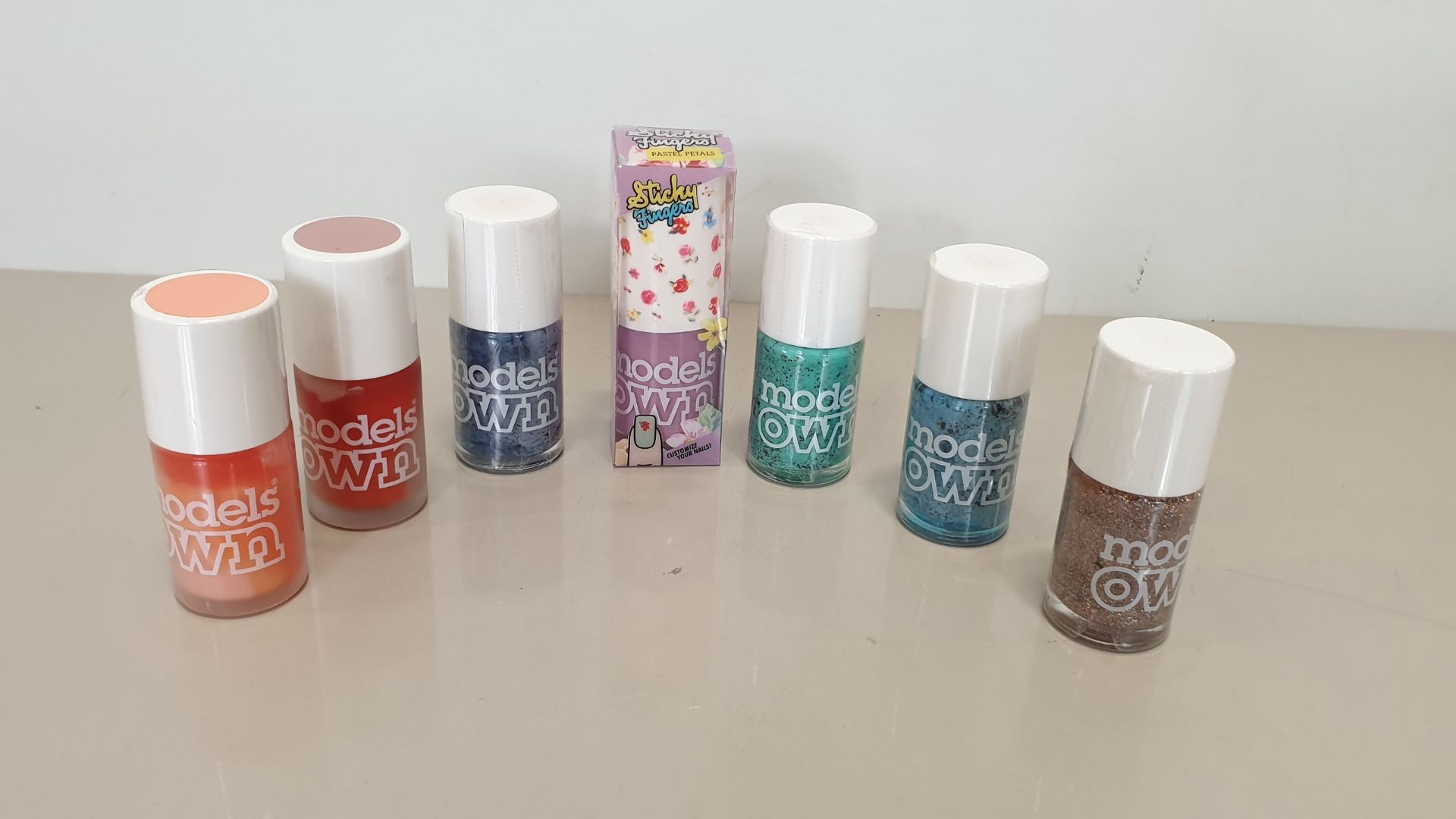 241X BRAND NEW MODELS OWN NAIL POLISH IN BLUE, RED AND YELLOW ORANGE, BLUE AND MINT IN 3 BAGS