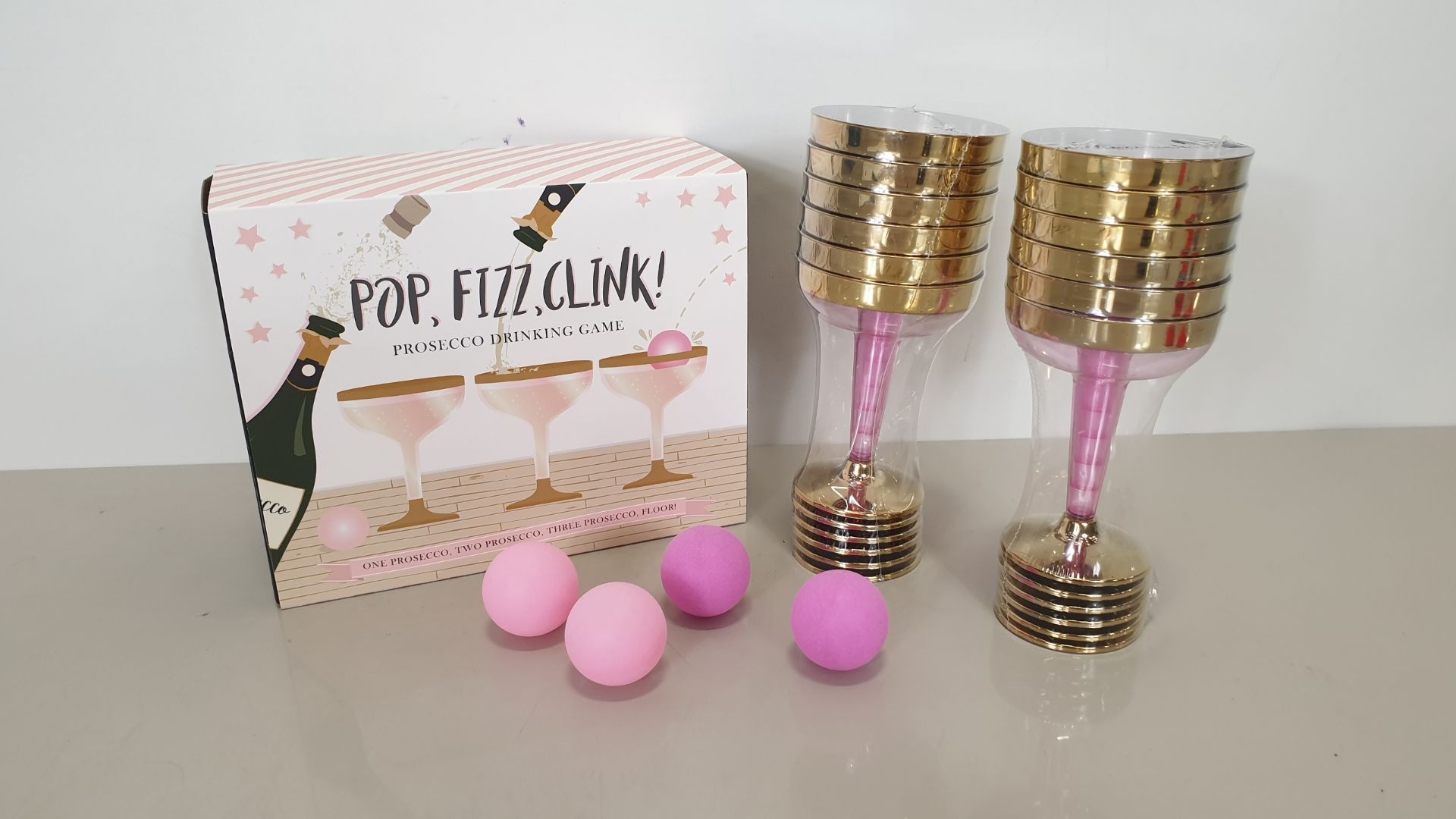 30 X BRAND NEW POP FIZZ CLINK PROSECCO DRINKING GAME (INCLUDES 12 PLASTIC PROSECCO GLASSES, 2 PINK
