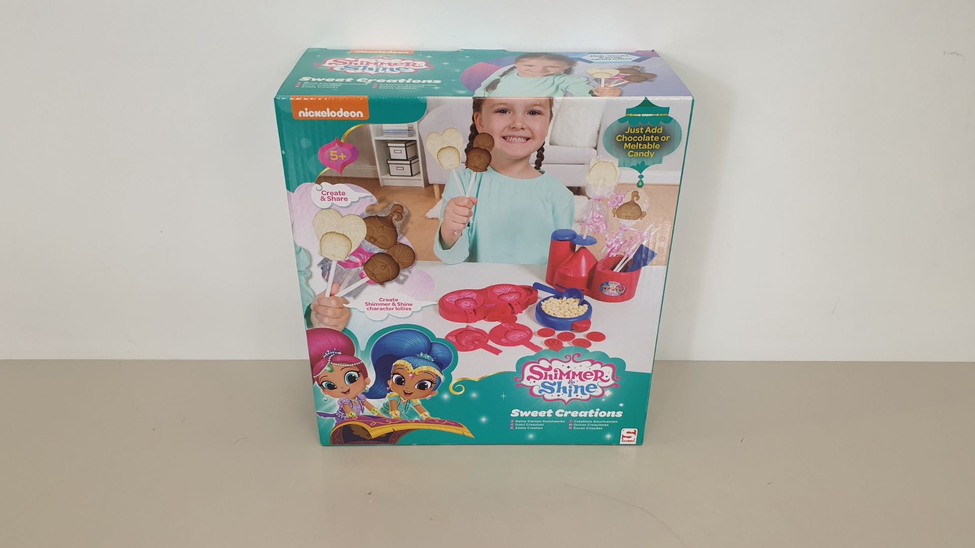 30 X BRAND NEW NICKELODEON SHIMMER & SHINE SWEET CREATIONS, CONTAINING MOULDS, WRAPPERS, STICKS,