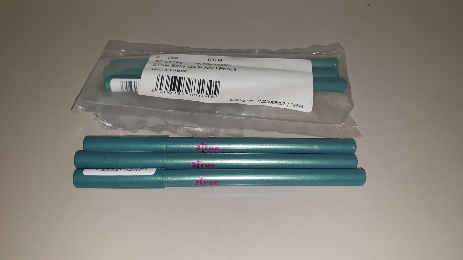 450 X BRAND NEW 2TRUE EASY GLIDE KOHL PENCIL NO.4 GREEN TOTAL RRP. £895