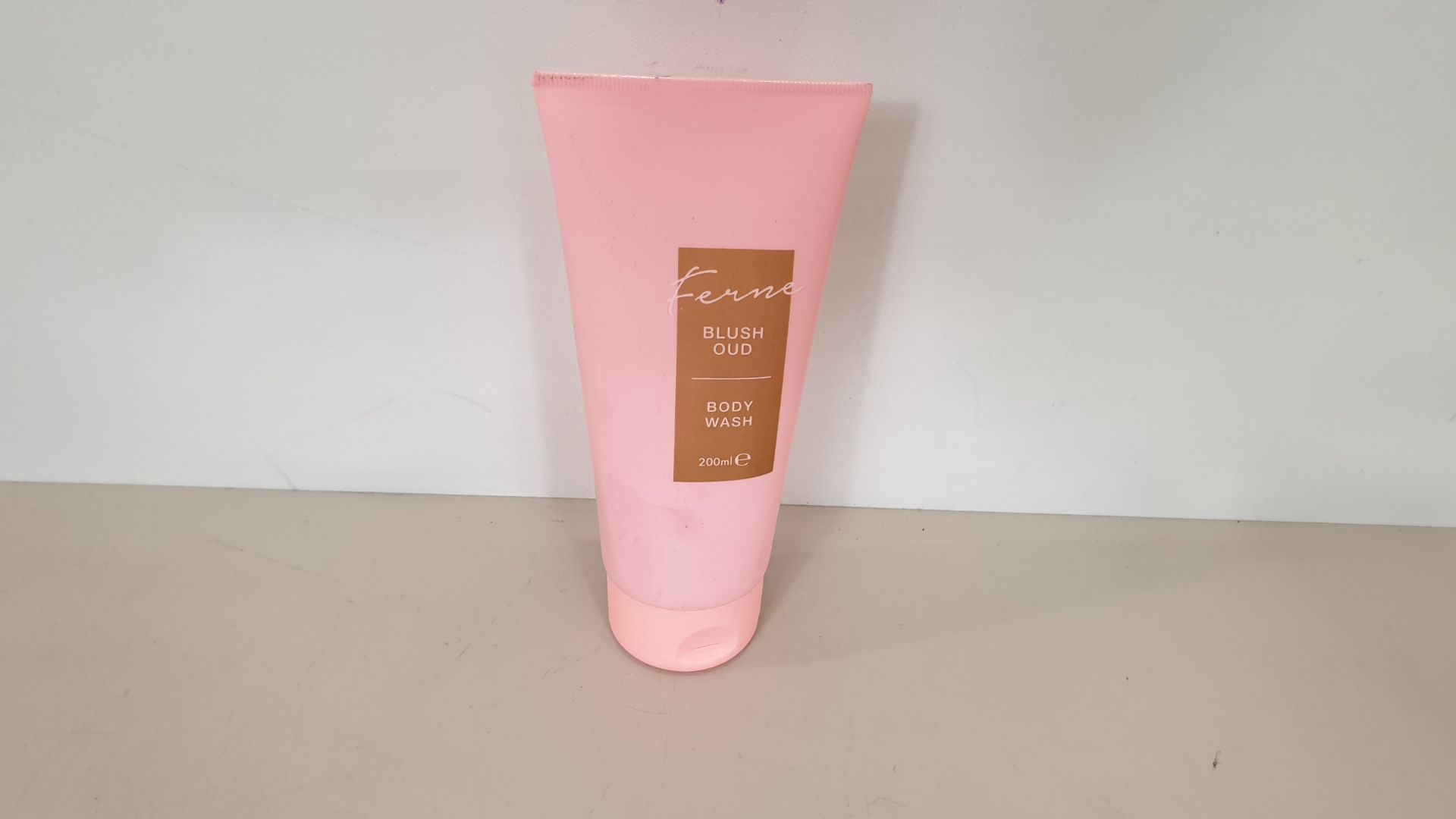96 X BRAND NEW 200ML FERNE BLUSH OUD BODY WASH - IN ONE BOX (SOME PIECES POTENTIALLY LEAKED)