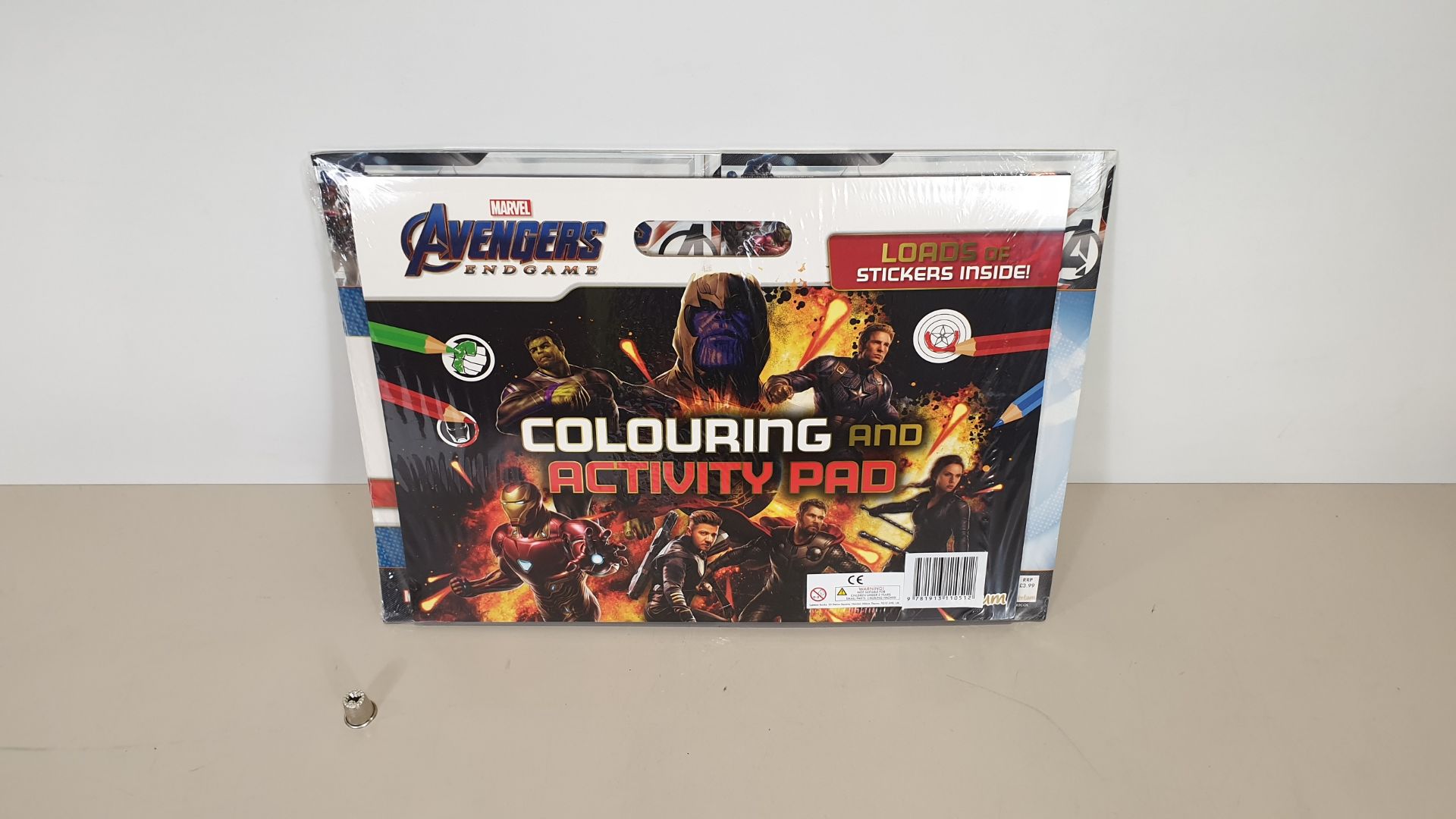 40 X BRAND NEW MARVEL AVENGERS GIANT COLOURING PAD SETS. INCLUDES COLOURING AND ACTIVITY PAD STICKER