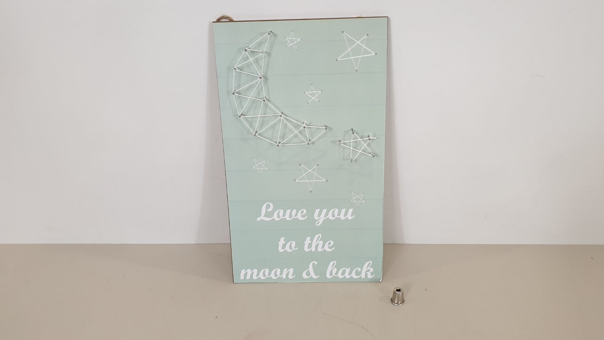864 X WOODEN PLAQUES - LOVE YOU TO THE MOON & BACK ON A FULL PALLET - 36 CARTONS X 24