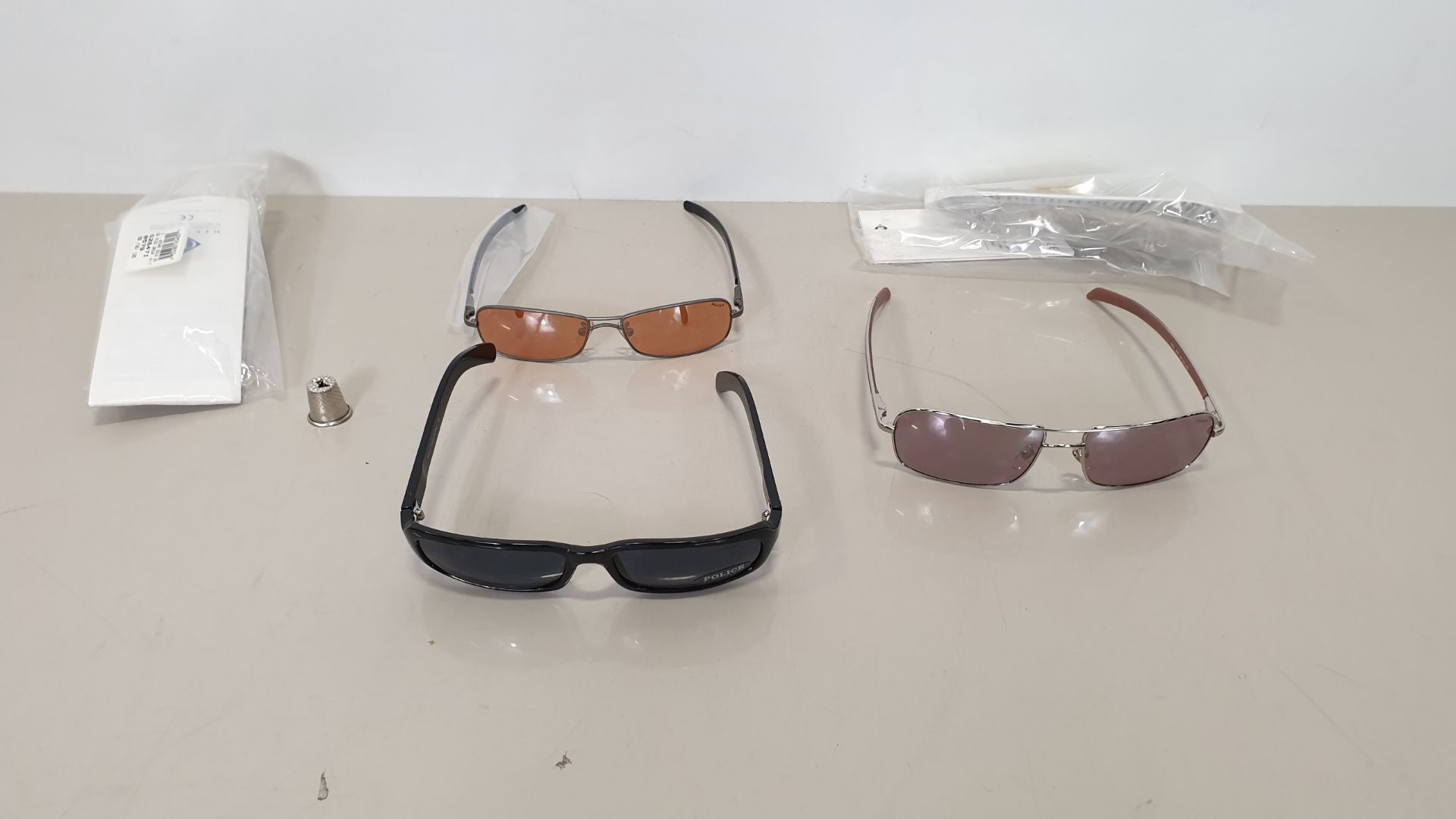 15 X ASSORTED BRAND NEW GENUINE POLICE SUNGLASSES (4 X S26471/0579)(4 X S1334/0242)(7 X S2775/