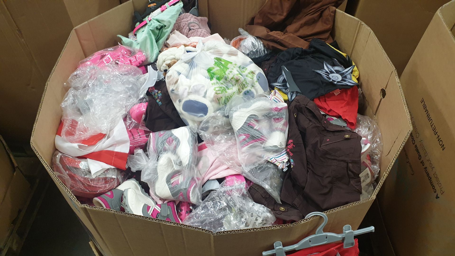 FULL PALLET OF CHILDRENS CLOTHING IE PALOMINO TOPS, TRUE ROMANCE JEANS, HOVNDR KIDS BOOTS,