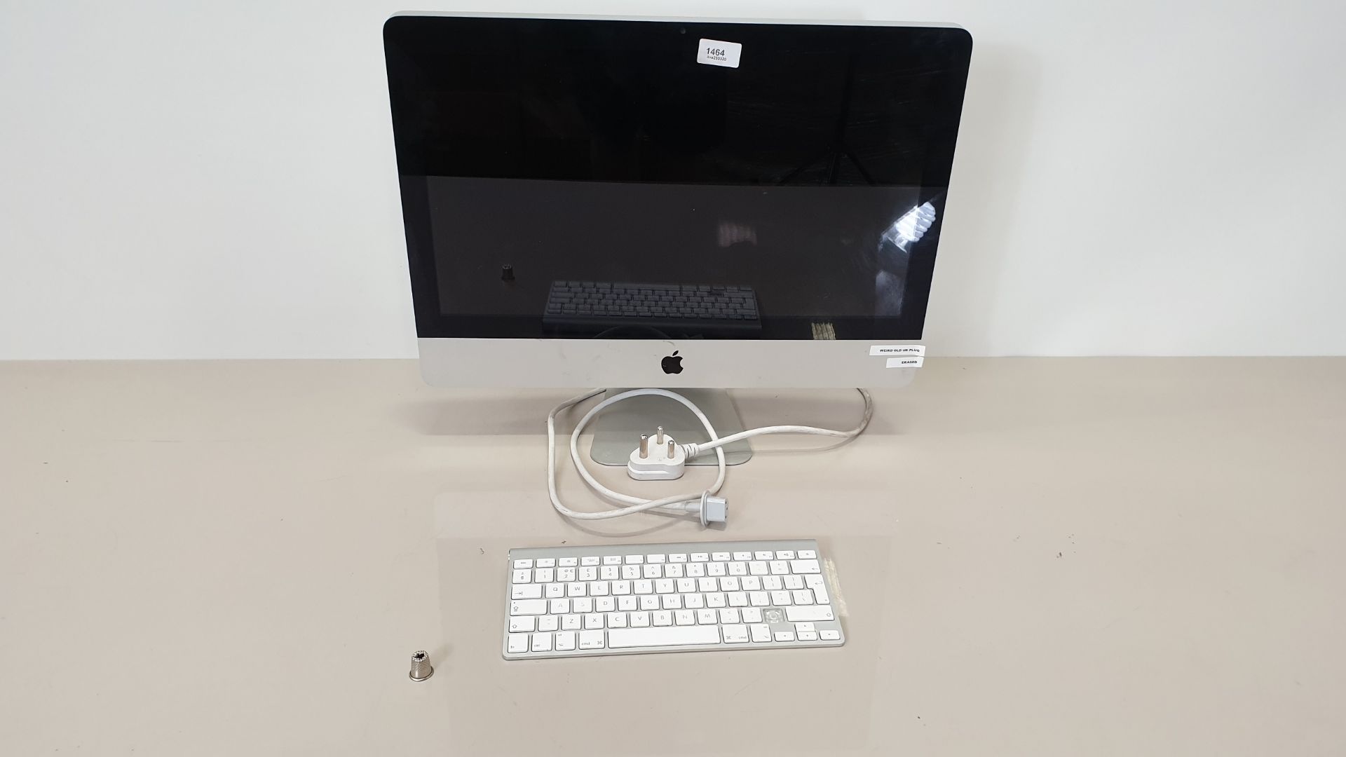 SILVER APPLE IMAC (MODEL - A1311) (SERIAL NUMBER - CO2GTK09DHJF) WITH APPLE KEYBOARD WITH MISSING