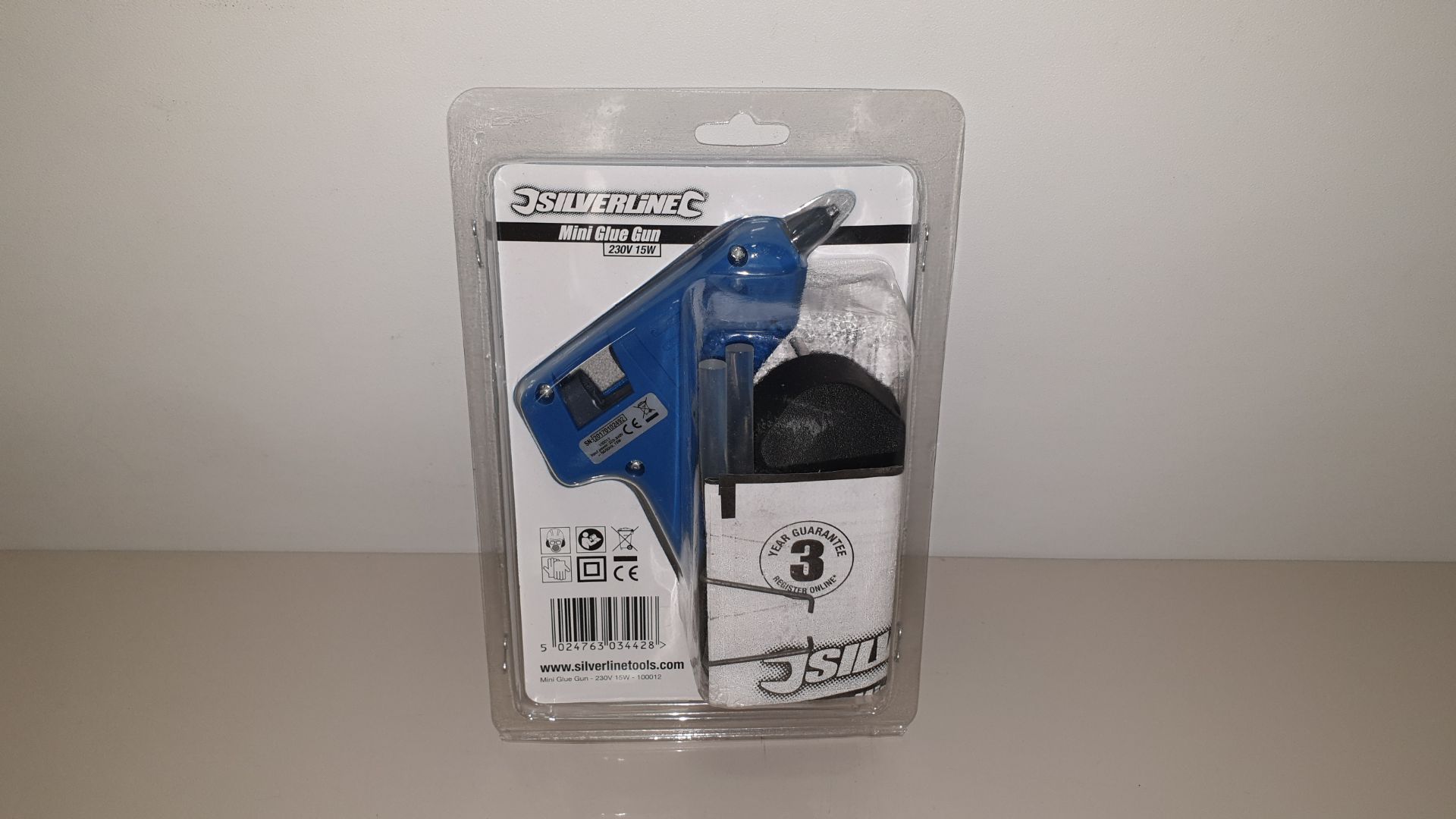 36 X SILVERLINE MINI HOT MELT GLUE GUNS 230V 7-10W PLUS 2 GLUE STICKS (PROD CODE 100012) TRADE PRICE