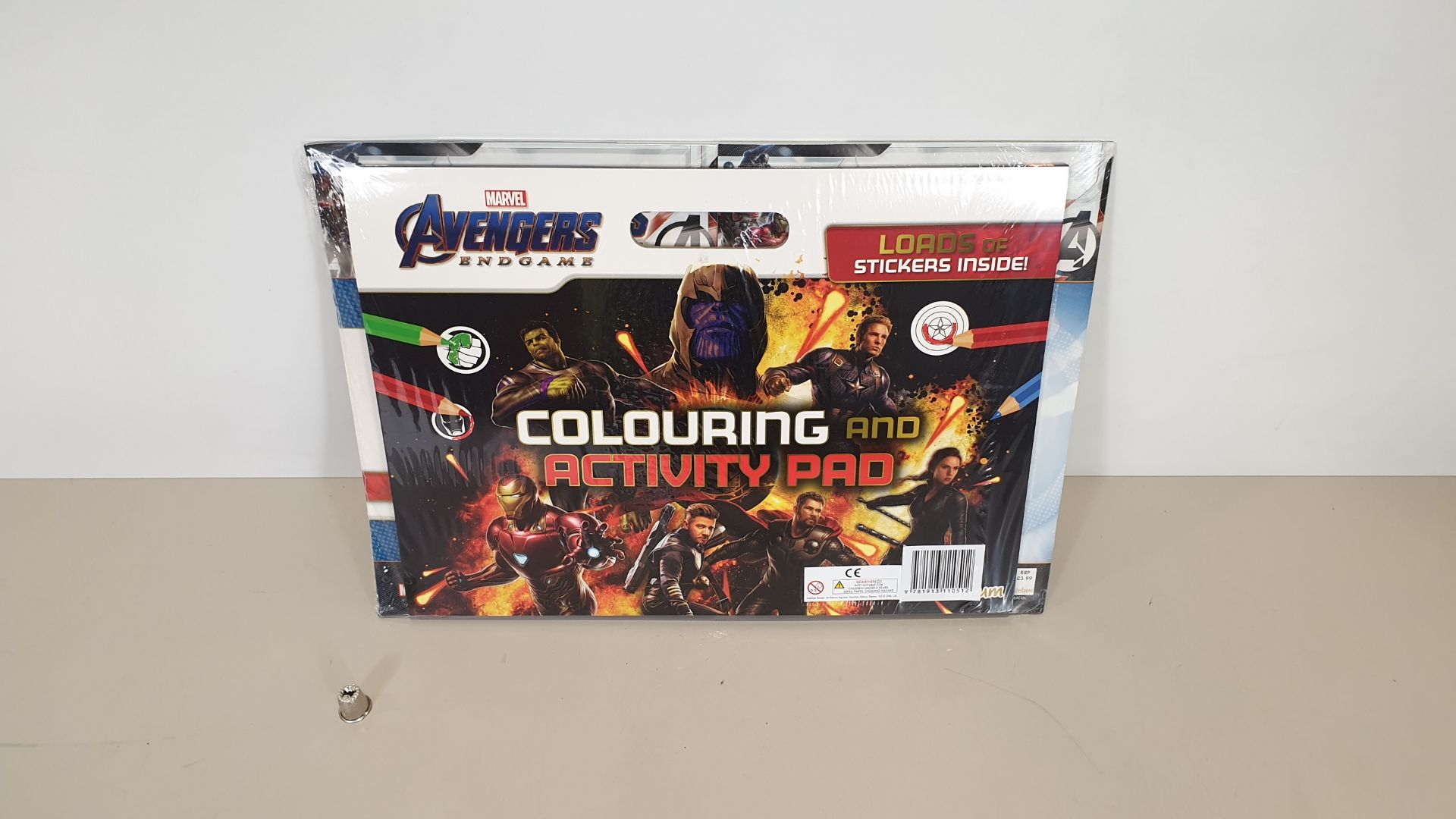 40 X BRAND NEW MARVEL AVENGERS GIANT COLOURING PAD SETS. INCLUDES COLOURING AND ACTIVITY PAD STICKER