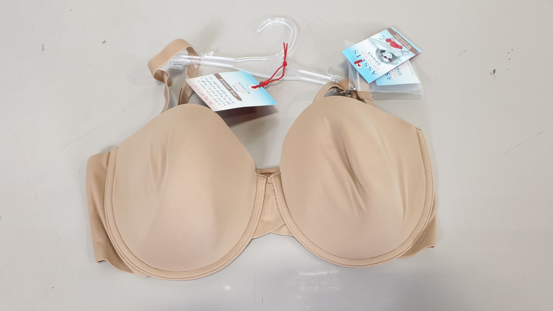 12 X BRAND NEW ASSETS RED HOT LABEL BY SPANX, SLIP FREE STRAPLESS BRA IN NUDE - SIZE 38D -RRP $456.