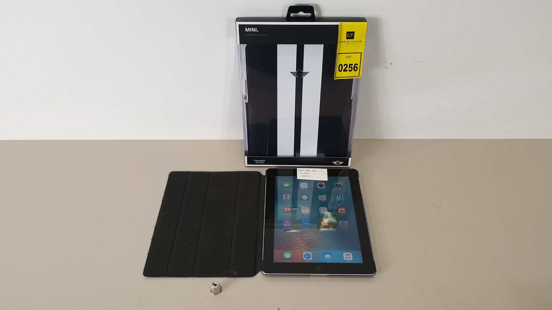 16GB APPLE IPAD 2 CASES - WITH CHARGER