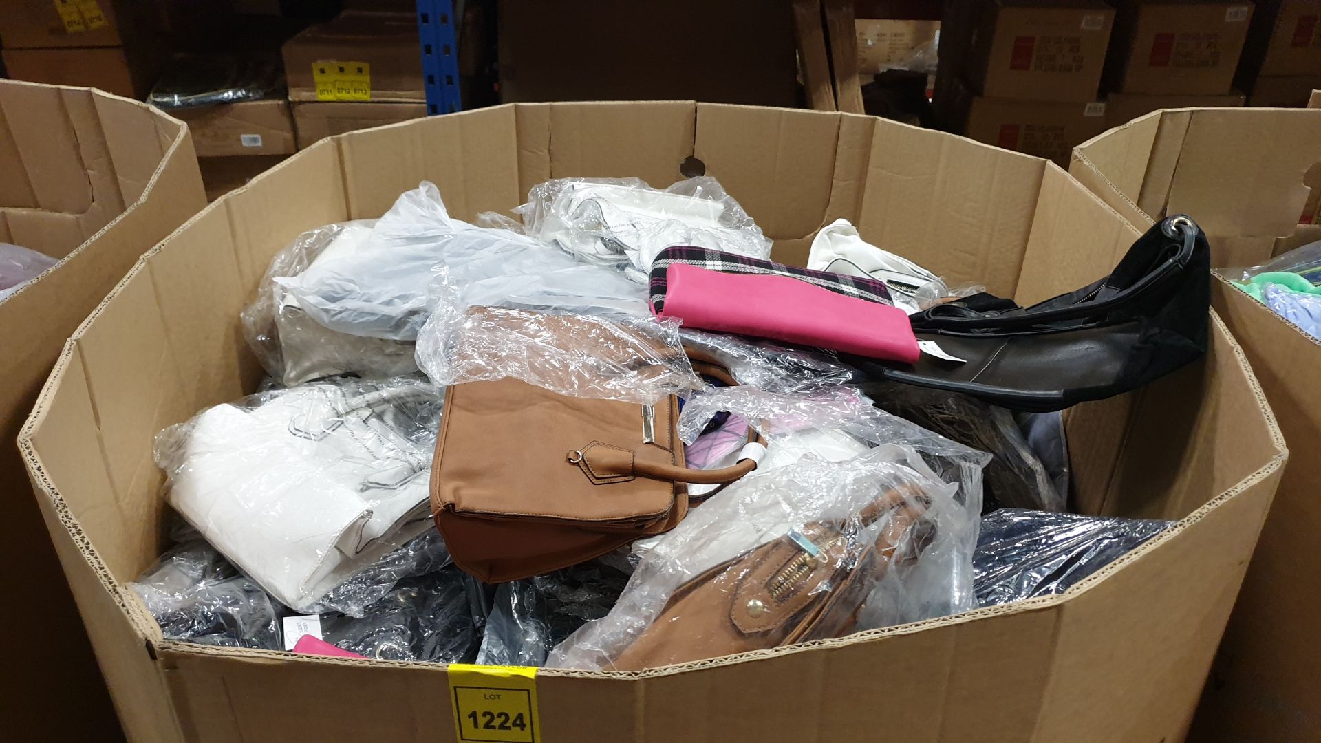 FULL PALLET OF BAGS IN VARIOUS STYLES AND SIZES IE CLUTCH BAGS, HAND BAGS, SHOULDER BAGS ETC