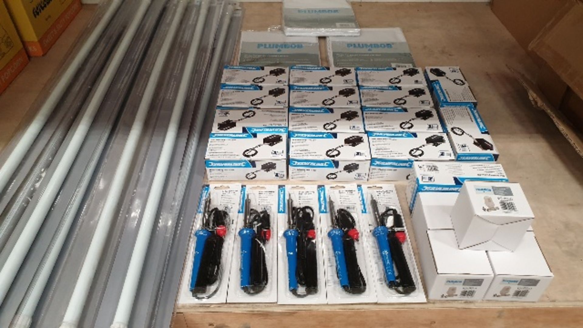 43 X BRAND NEW SILVERLINE / PLUMBOB HARDWARE PRODUCTS COMPRISING 5 X STRAIGHT CONTRACT TRVS 15MM, 15