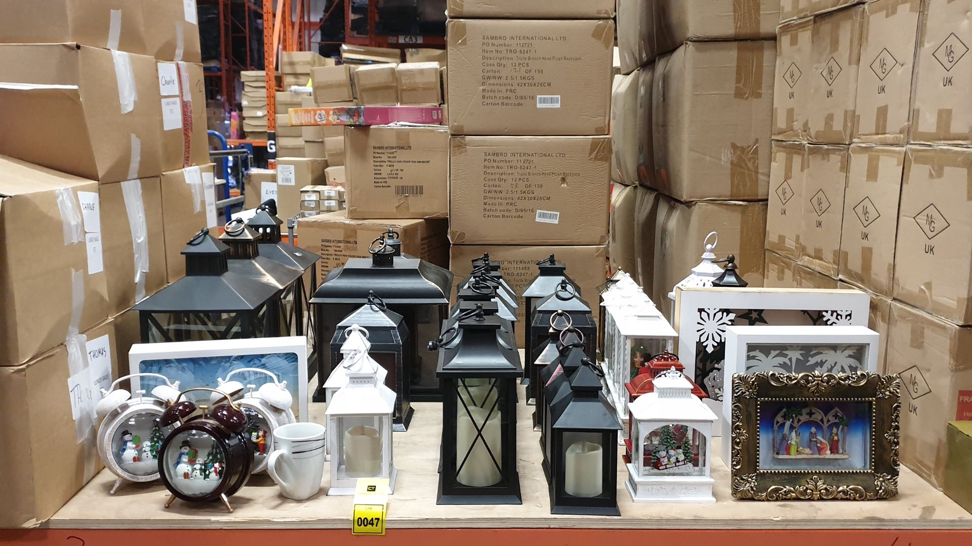 36 PIECE PREMIER CHRISTMAS LOT CONTAINING VARIOUS GLASS LANTERNS DIFFERENT SHAPES AND SIZES,