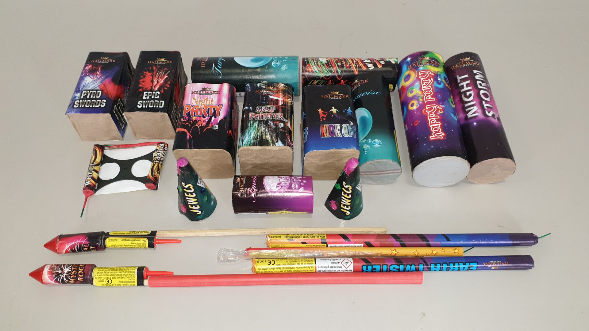 57 X ASSORTED HALLMARK FIREWORKS - CONSISTING OF 3 X BRAND NEW 19 PC TREASON SELECTION BOXES (NEC - Image 2 of 2