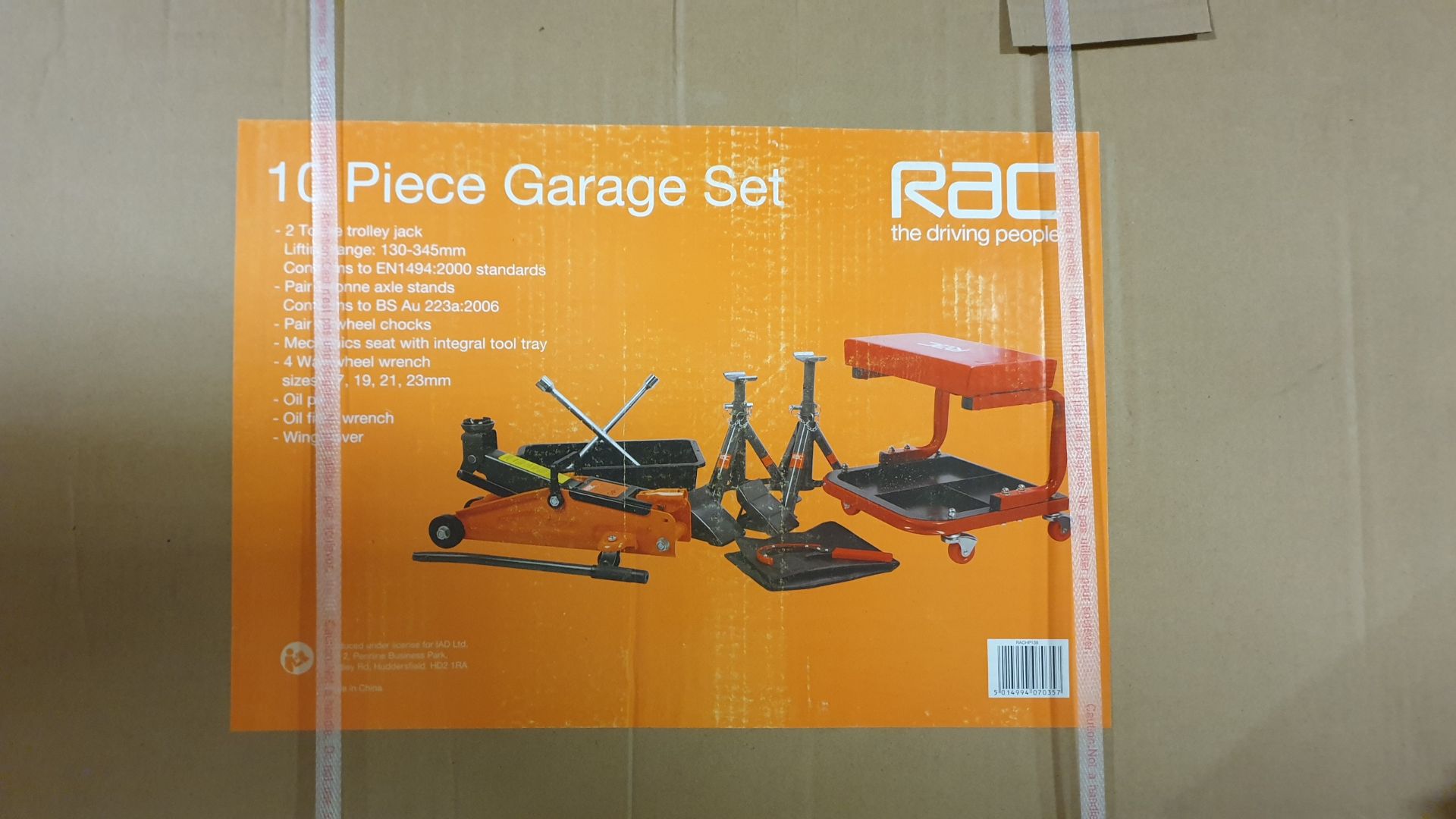 1 X 10 PIECE GARAGE SET TO INCLUDE - 2TONNE TROLLEY JACK, PAIR OF WHEEL CHOCKS, MECHANICS SEAT