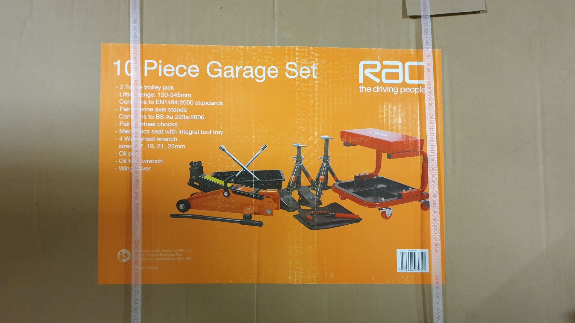 1 X 10 PIECE GARAGE SET TO INCLUDE - 2TONNE TROLLEY JACK, PAIR OF WHEEL CHOCKS, MECHANICS SEAT