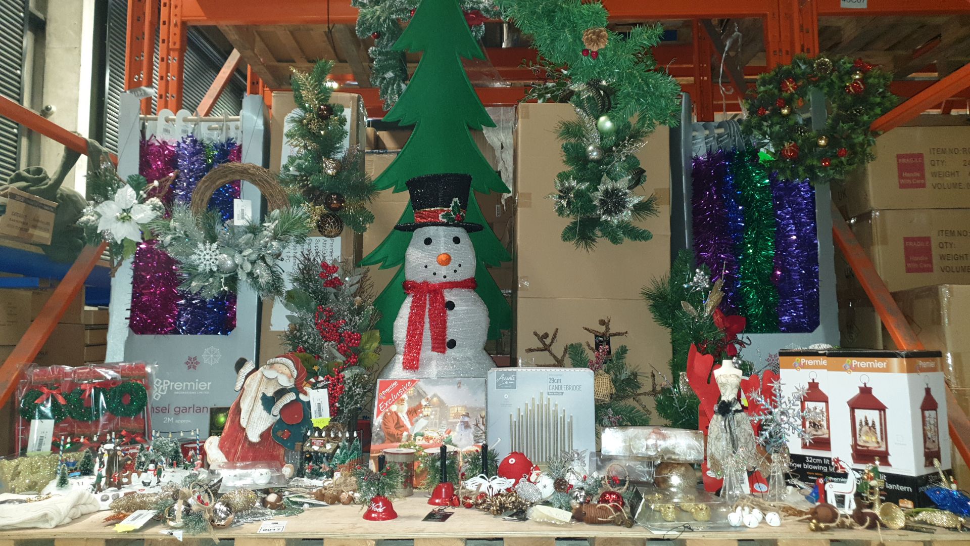 APPROX 110+ PIECE MIXED PREMIER CHRISTMAS LOT IE. SNOW BLOWING LANTERNS, LARGE SNOWMAN, 29CM