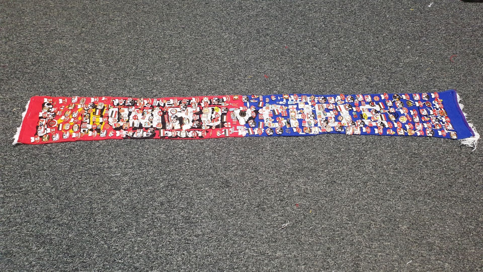 MANCHESTER UNITED SCARF CONTAINING APPROX 260 X PIN BADGES IE FA CUP WINNER 2018, WE HATE CITY,