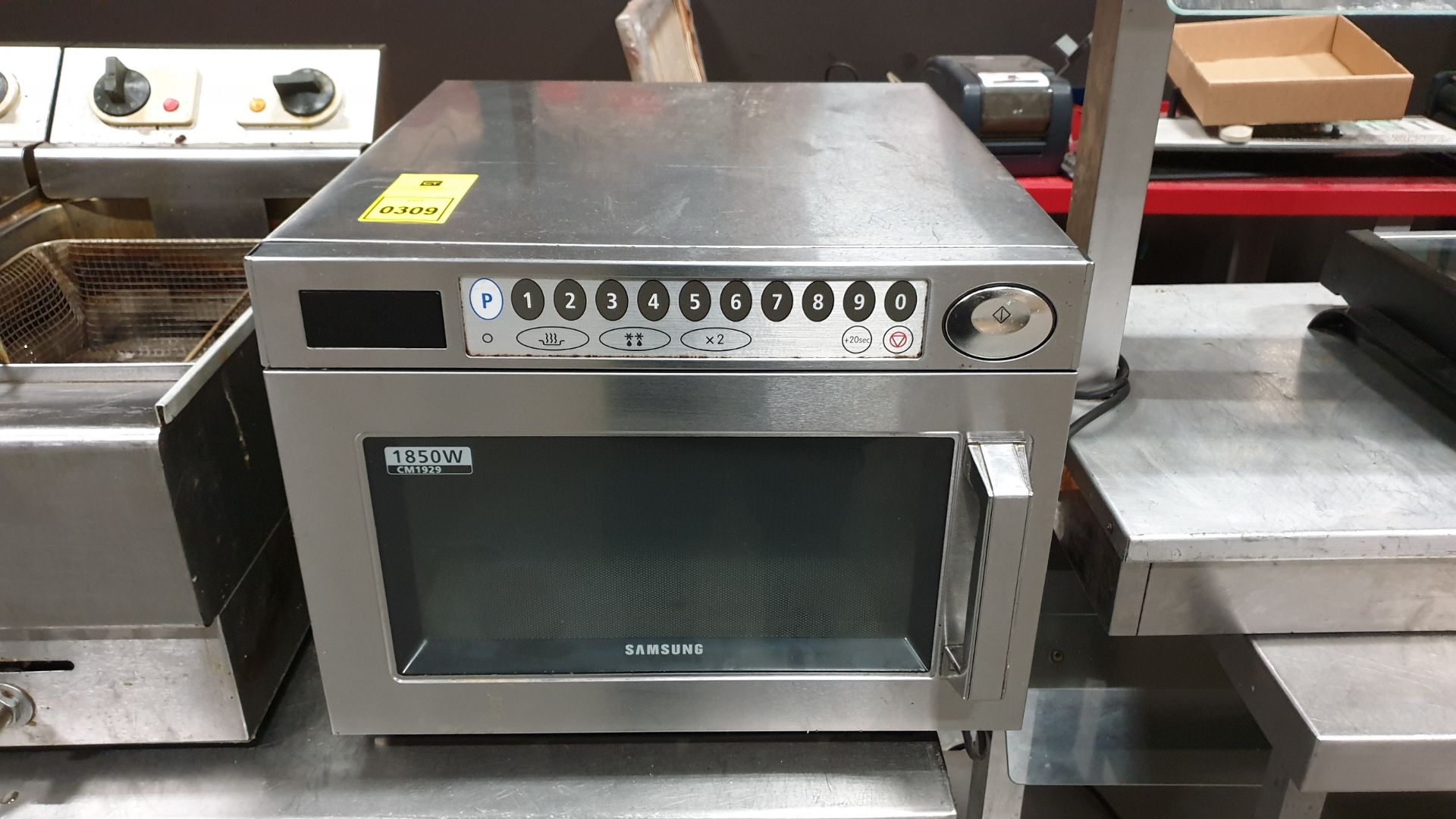 1 X SAMSUNG COMMERCIAL MICROWAVE OVEN - CM1929