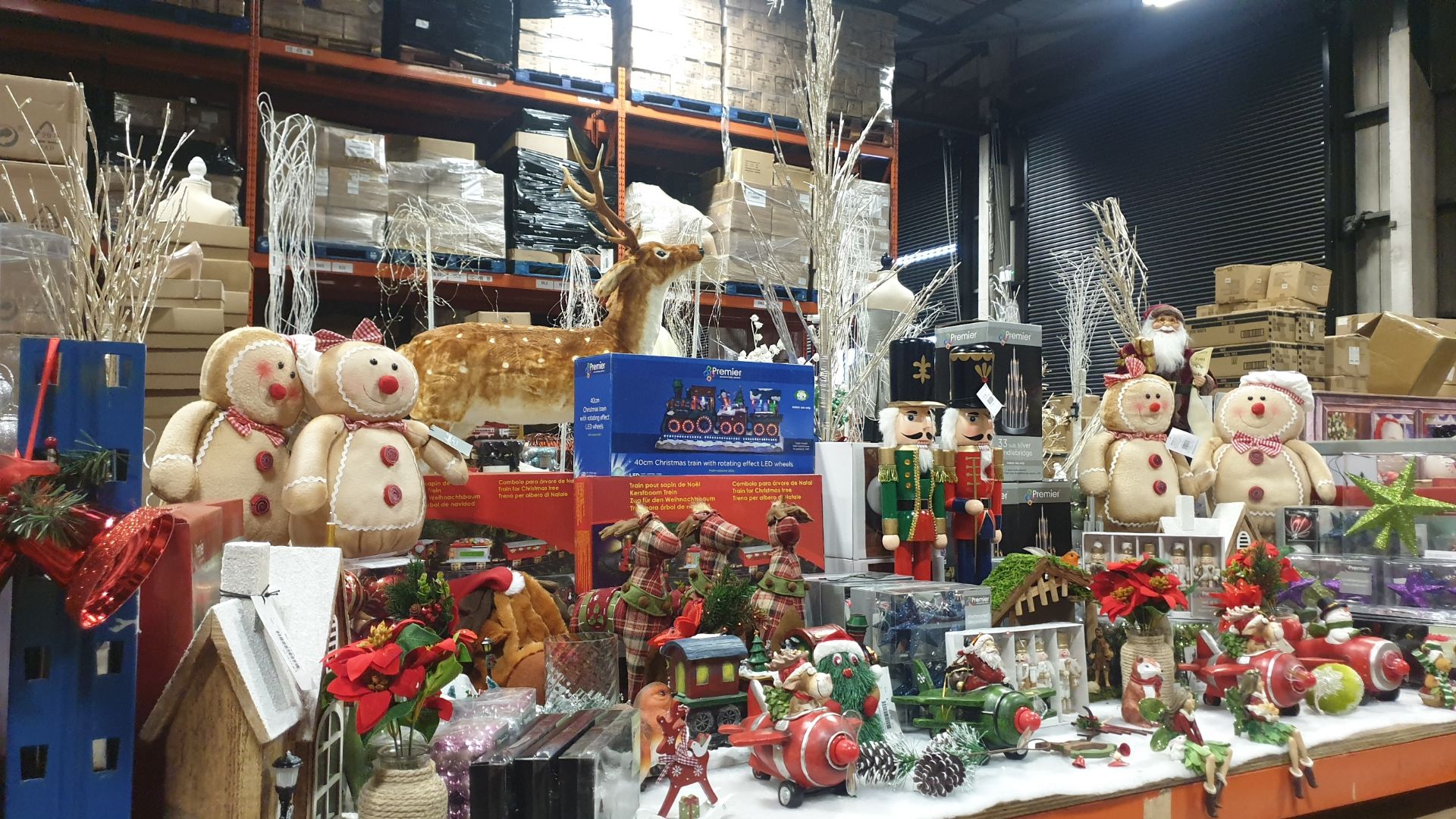 APPROX 70 PIECE MIXED PREMIER CHRISTMAS LOT CONTAINING, 60CM LARGE WOODEN NUTCRACKERS, 40CM