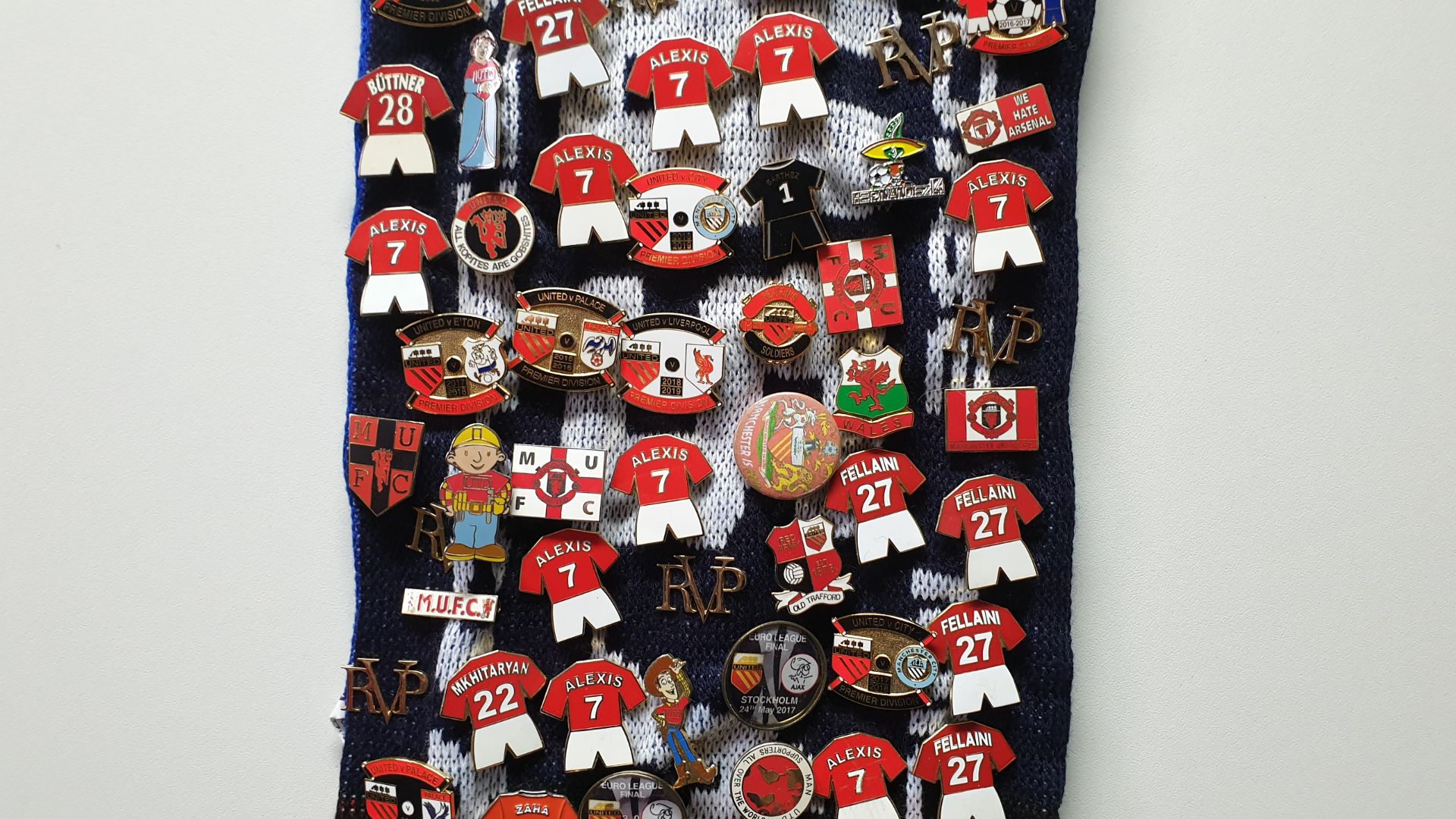 MANCHESTER UNITED SCARF CONTAINING APPROX 220 X PIN BADGES IE MUFC, OLD TRAFFORD, WE HATE CITY, EURO - Image 5 of 8