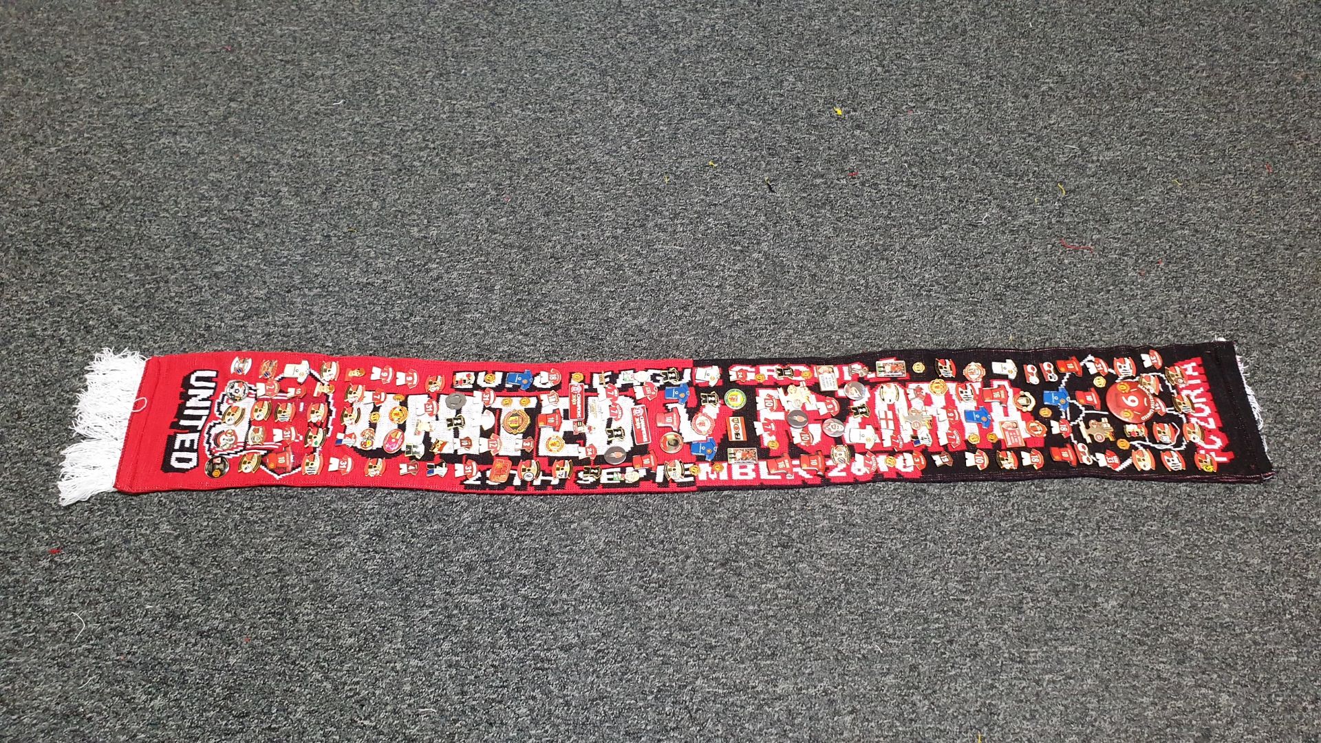 MANCHESTER UNITED SCARF CONTAINING APPROX 165 X PIN BADGES IE WORTHINGTON CUP FINAL 2003, WHITESIDE,