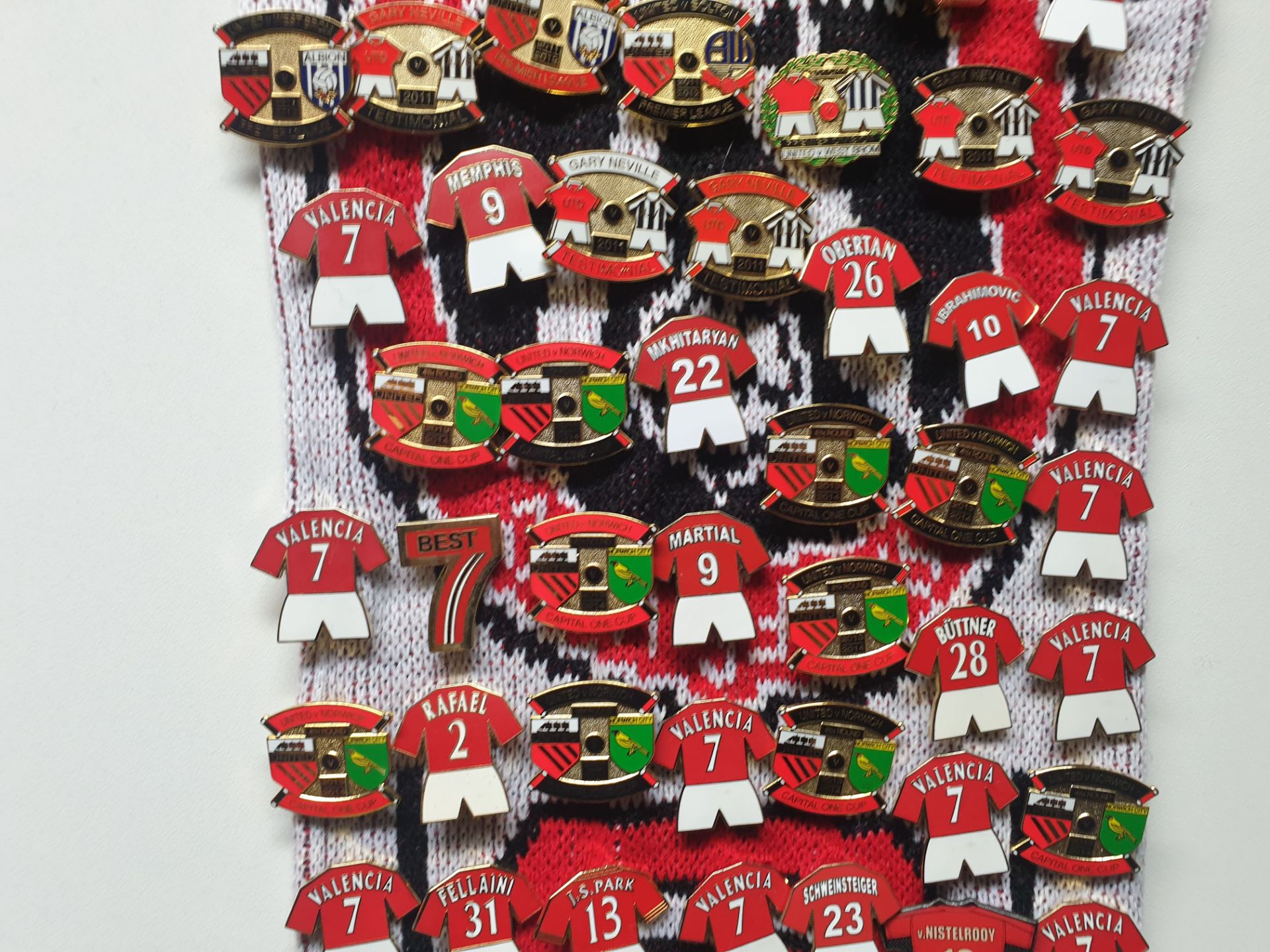 MANCHESTER UNITED SCARF CONTAINING APPROX 190 X PIN BADGES IE BEST 7, CUP WINNERS 2004, CHAMPIONS - Image 2 of 8