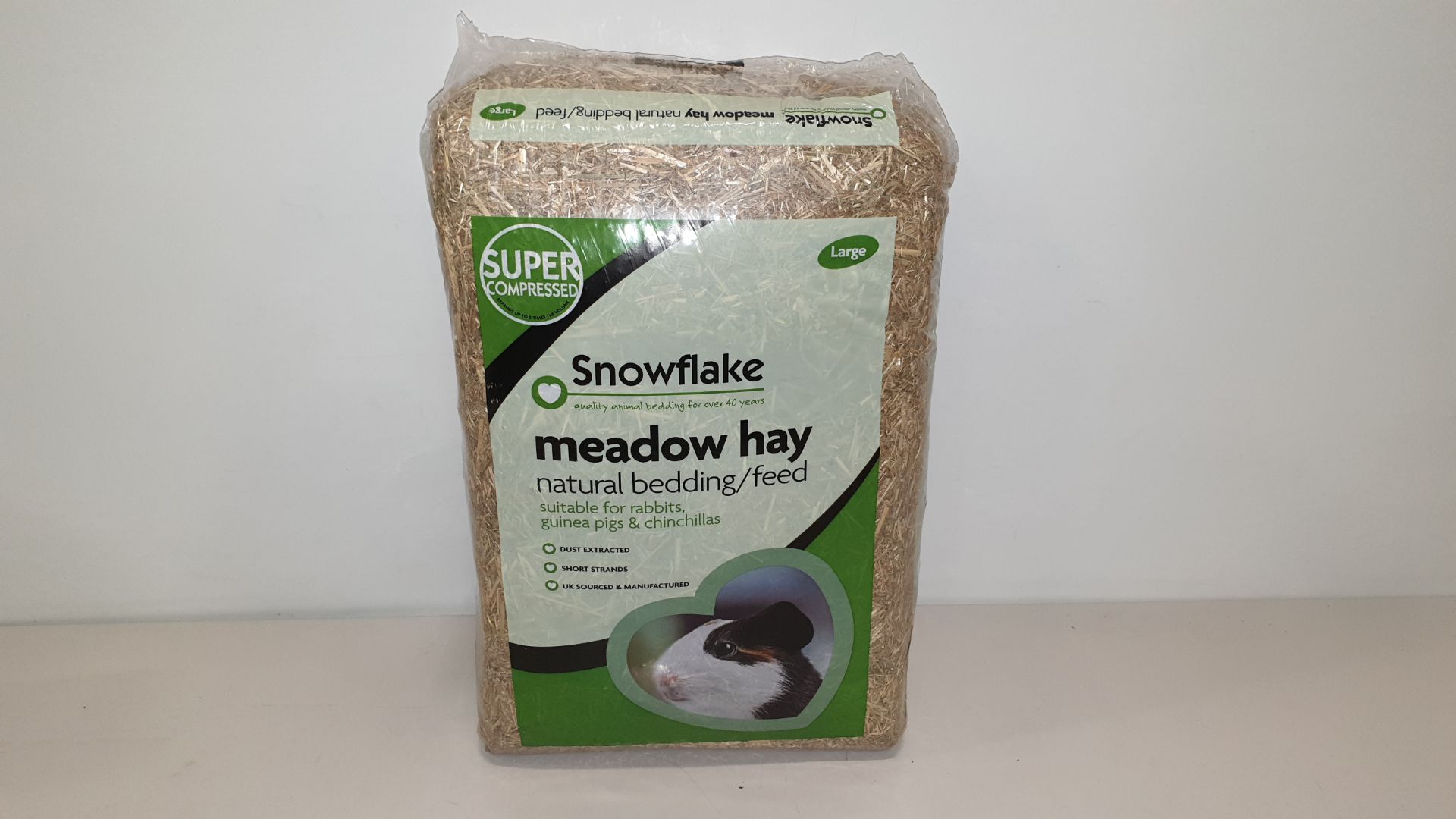 48 X 3KG (SNOWFLAKE) MEADOW HAY NATURAL BEDDING/FEED - CONTAINED ON A FULL PALLET