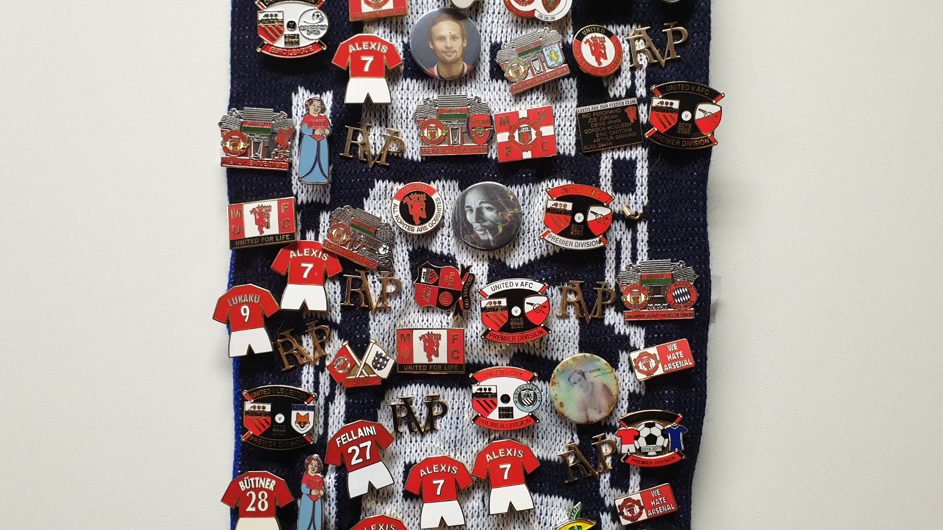 MANCHESTER UNITED SCARF CONTAINING APPROX 220 X PIN BADGES IE MUFC, OLD TRAFFORD, WE HATE CITY, EURO - Image 4 of 8