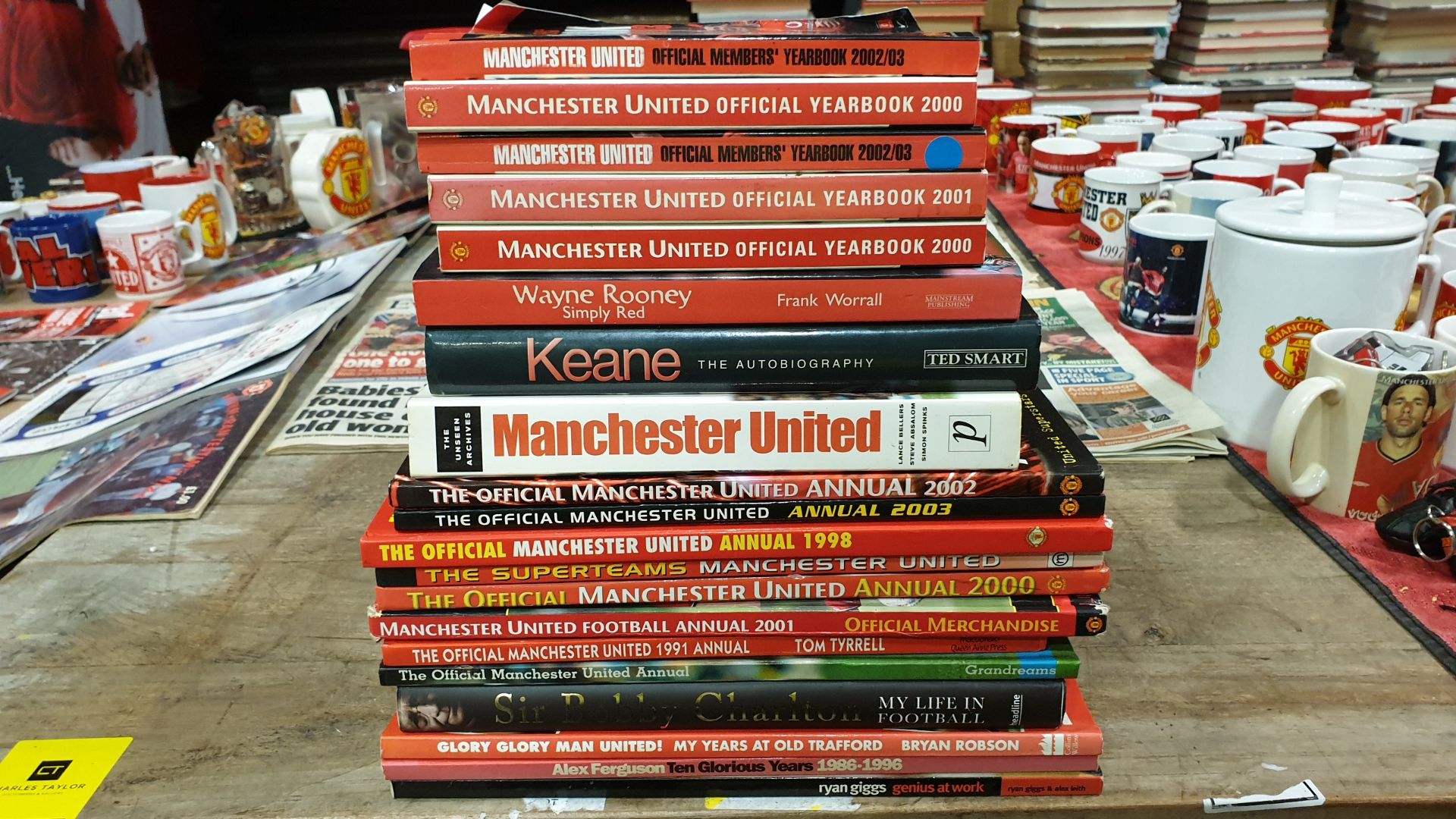 20 PIECE ASSORTED MANCHESTER UNITED BOOK LOT INCLUDING. WAYNE ROONEY SIMPLY RED BY FRANK WORRALL
