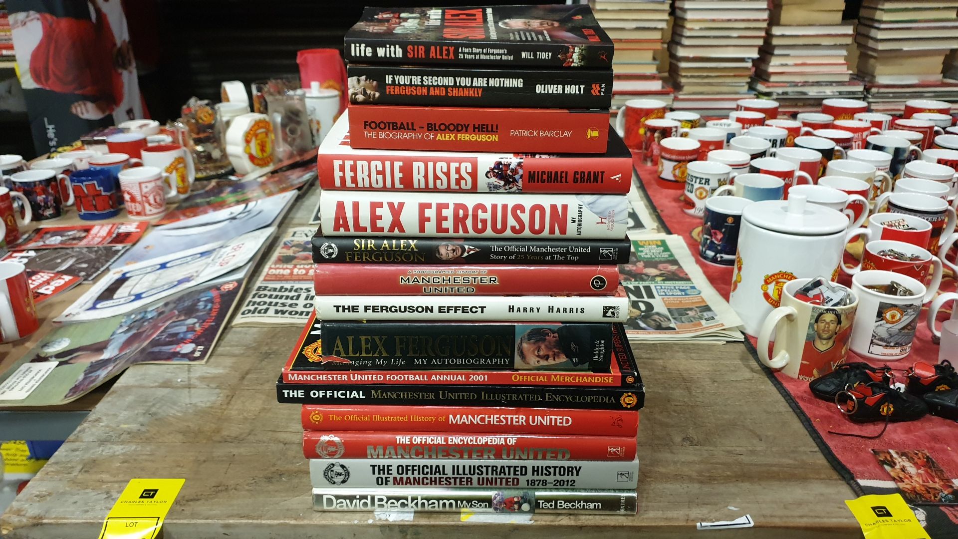 15 PIECE ASSORTED MANCHESTER UNITED BOOK LOT INCLUDING. FERGIE RISES BY MICHAEL GRANT LIFE WITH