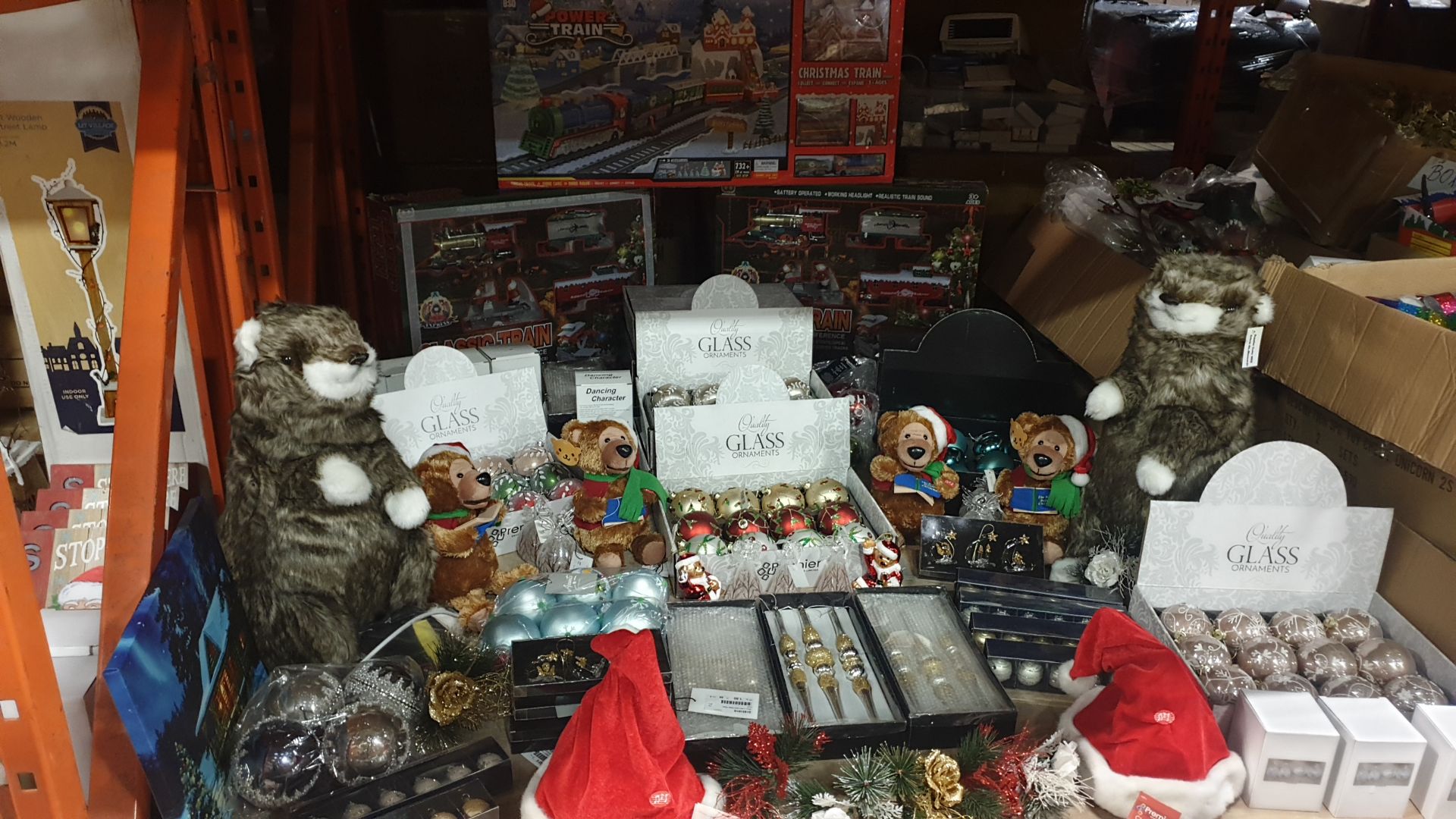 APPROX 100+ PIECE MIXED PREMIER CHRISTMAS LOT CONTAINING, BOXED POWER CHRISTMAS TRAIN WITH 26