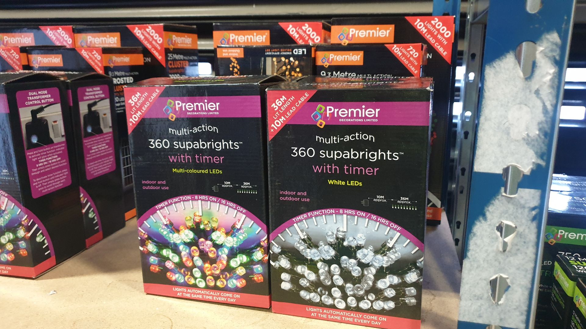 MIXED PREMIER LIGHTS LOT CONTAINING 8 PIECES IE, 25M CLUSTER SUPABRIGHTS, 9.3M CHERRY FROSTED